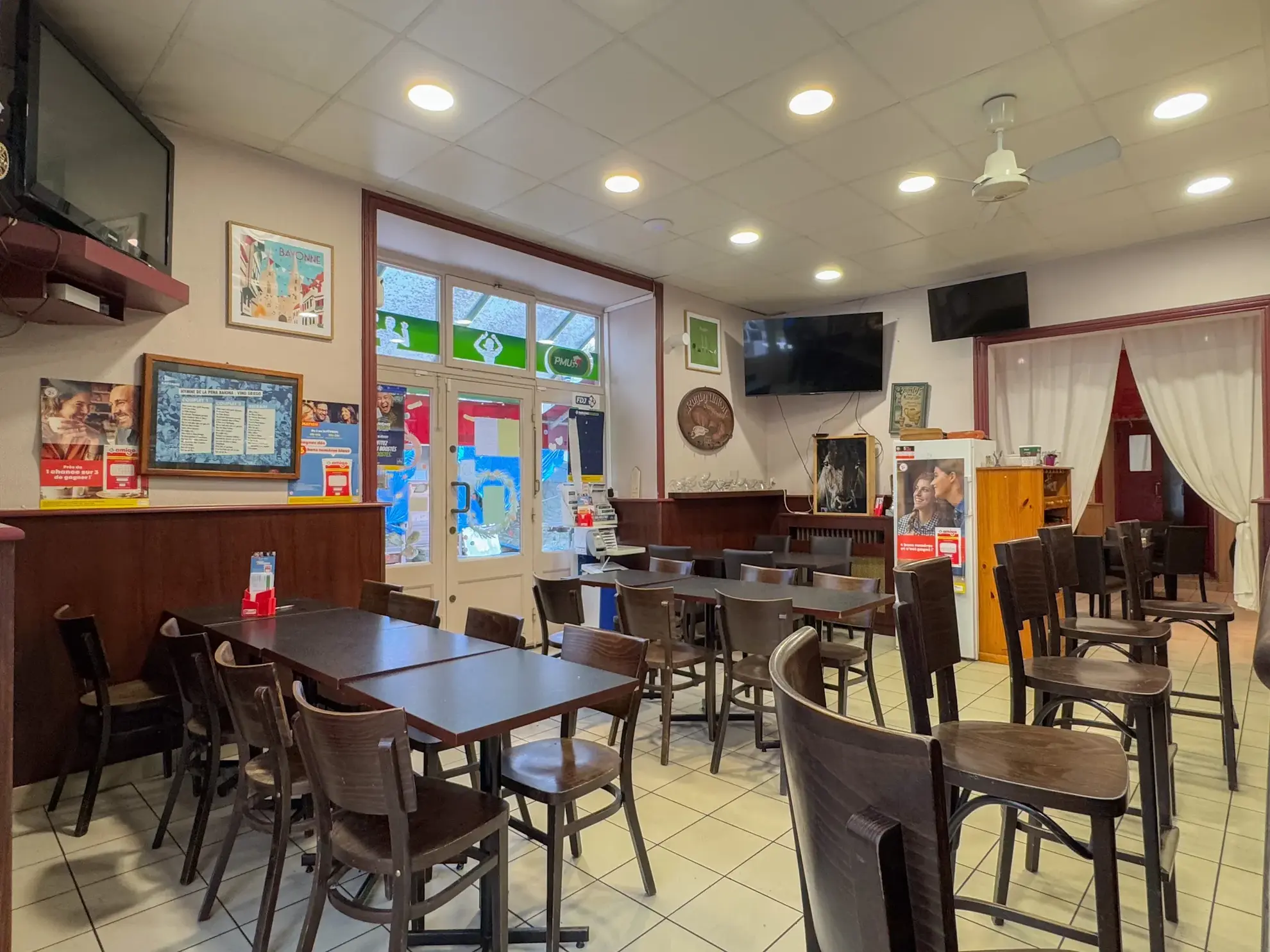 Fonds de commerce bar-restaurant avec licence IV à Saint-Sauveur-de-Montagut en Ardèche 