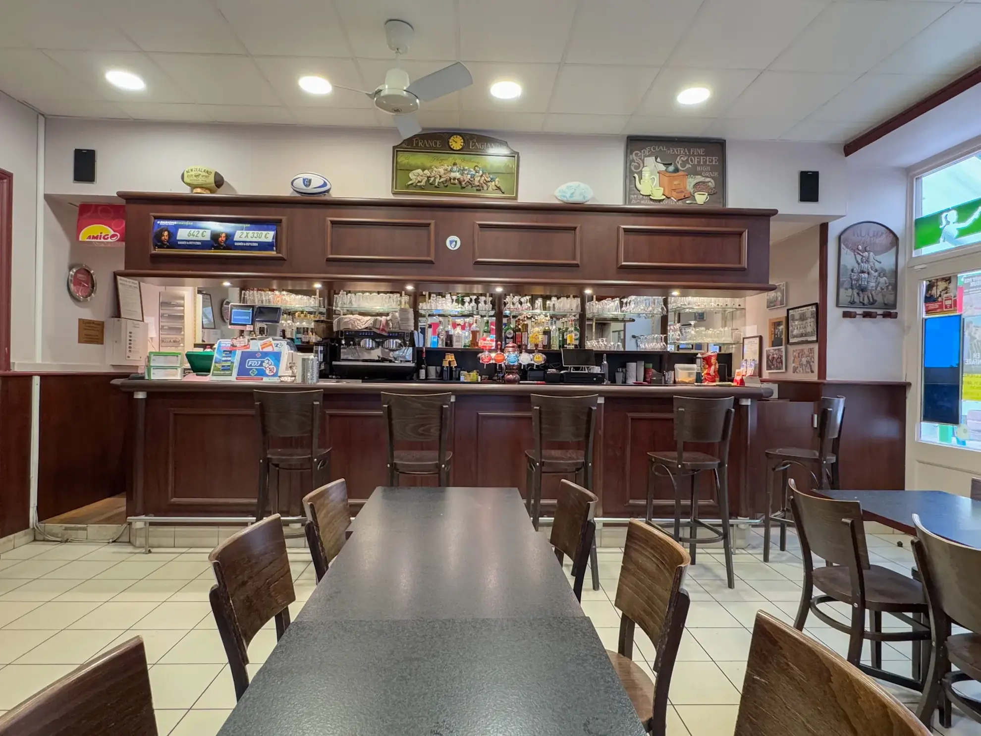 Fonds de commerce bar-restaurant avec licence IV à Saint-Sauveur-de-Montagut en Ardèche 