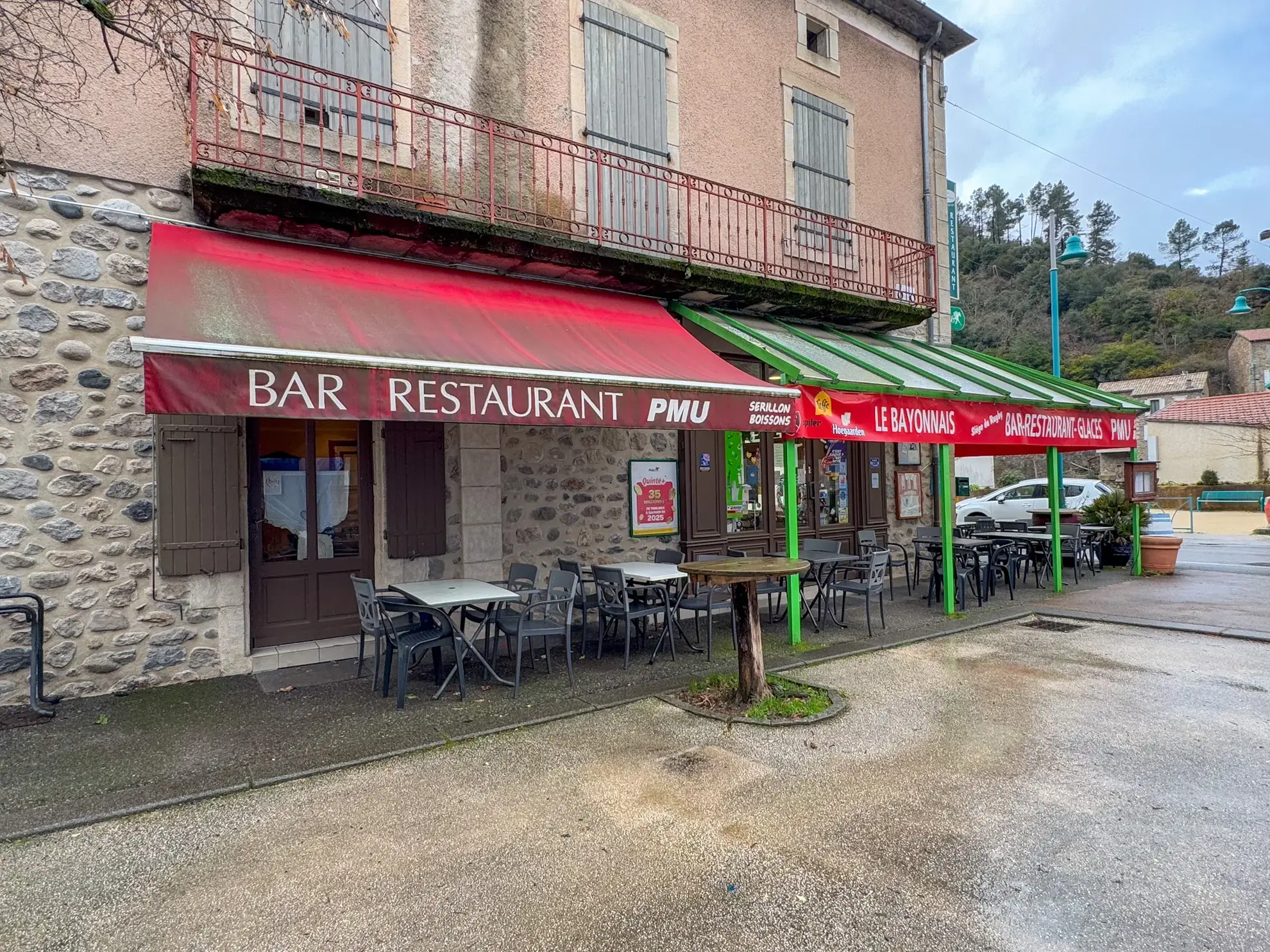 Fonds de commerce bar-restaurant avec licence IV à Saint-Sauveur-de-Montagut en Ardèche 