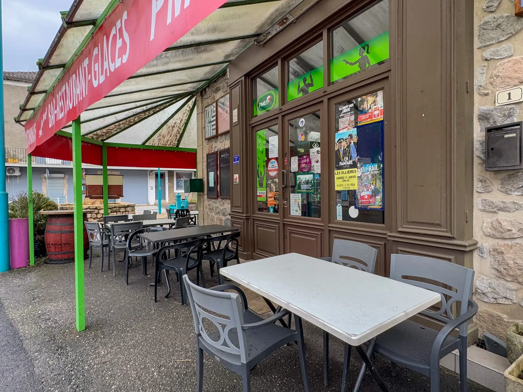 Fonds de commerce bar-restaurant avec licence IV à Saint-Sauveur-de-Montagut en Ardèche 