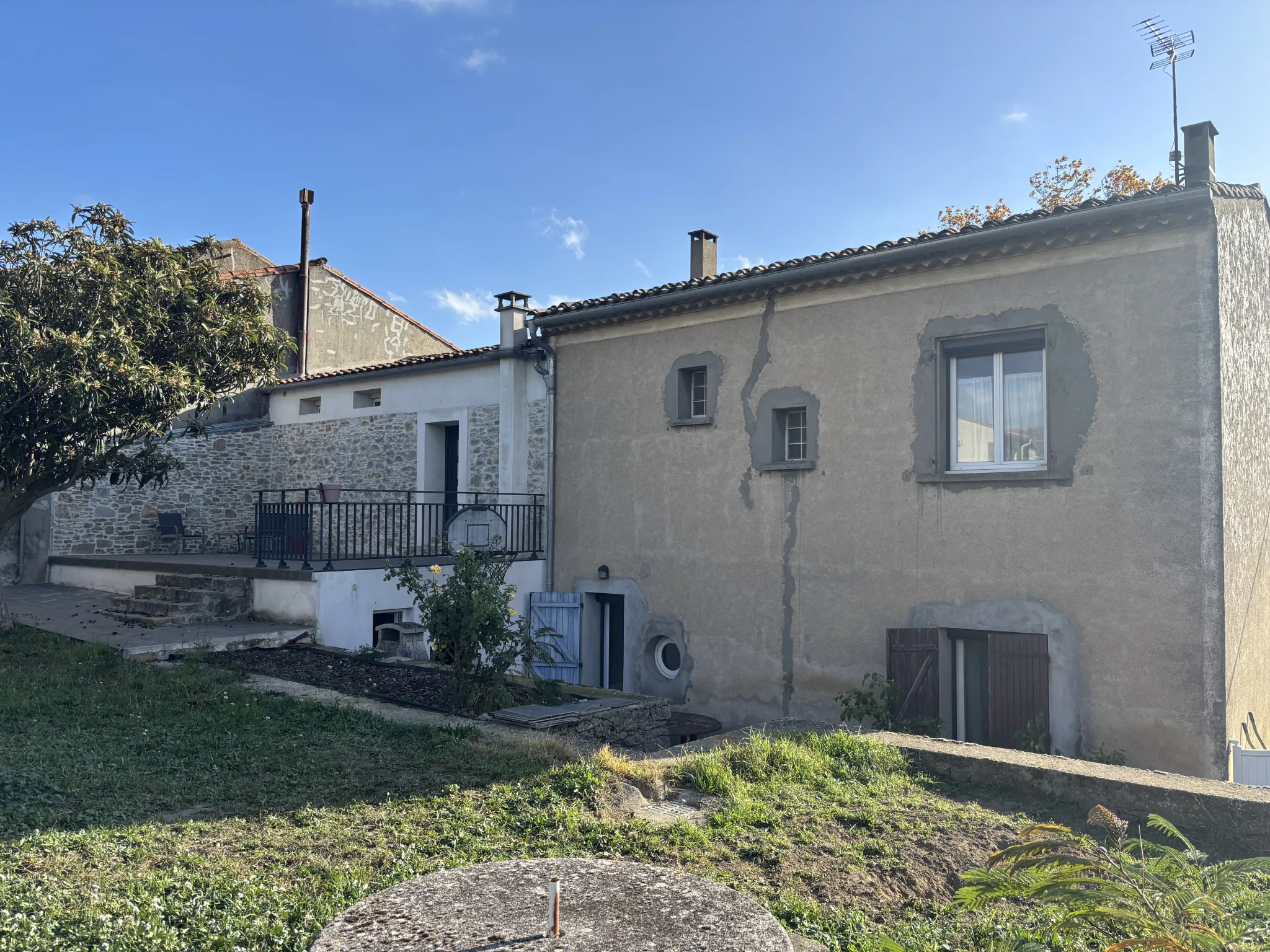 Maison familiale spacieuse à Pezens – 134 m² avec jardin et garage 