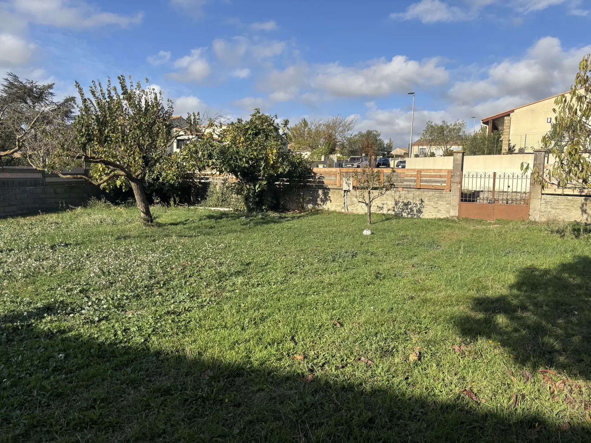 Maison familiale spacieuse à Pezens – 134 m² avec jardin et garage 