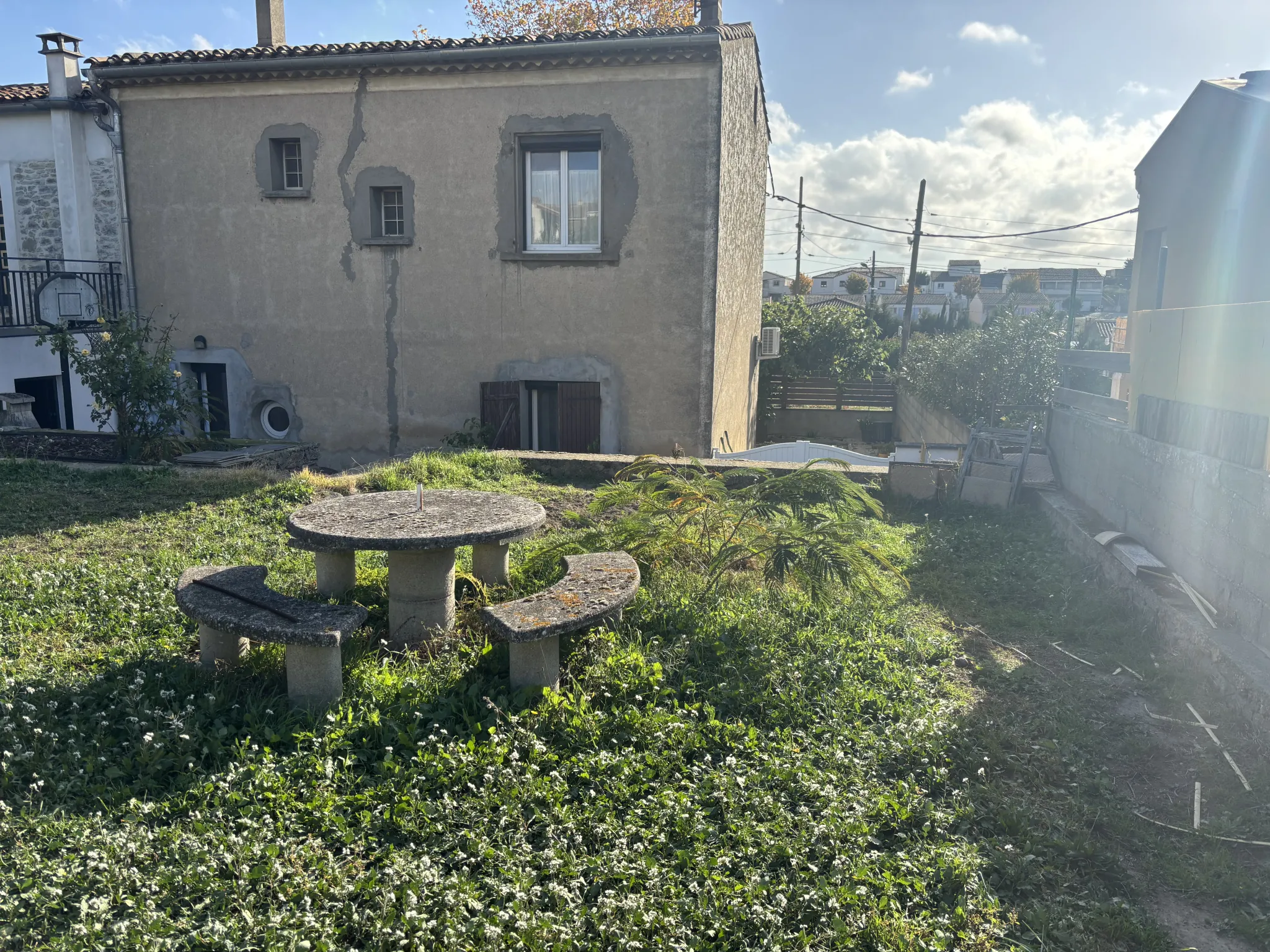 Maison familiale spacieuse à Pezens – 134 m² avec jardin et garage 