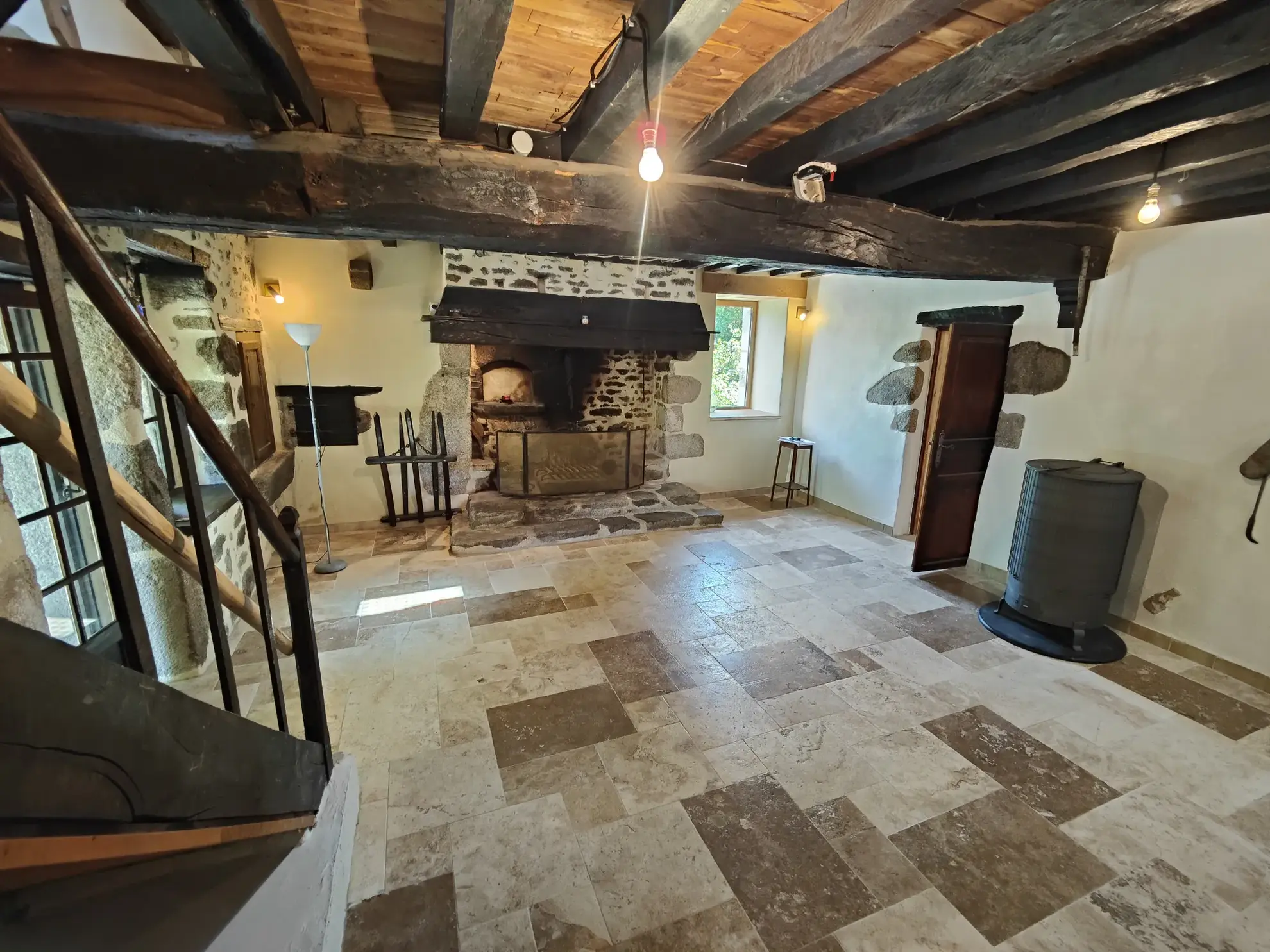 Maison médiévale rénovée de 156 m² dans un hameau paisible près de Guéret 