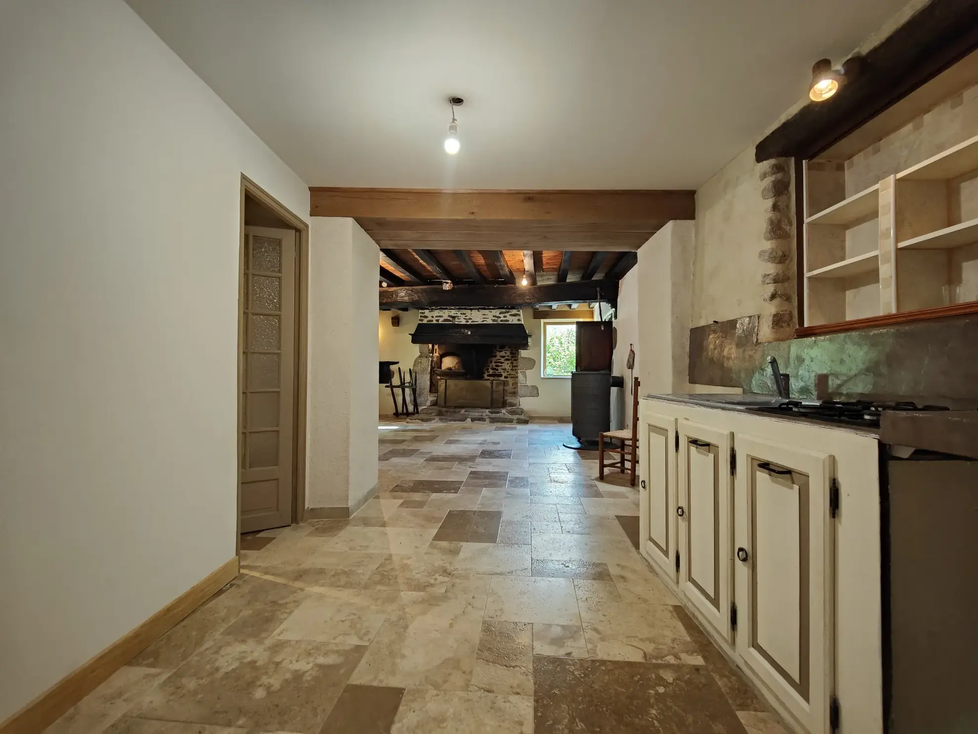 Maison médiévale rénovée de 156 m² dans un hameau paisible près de Guéret 