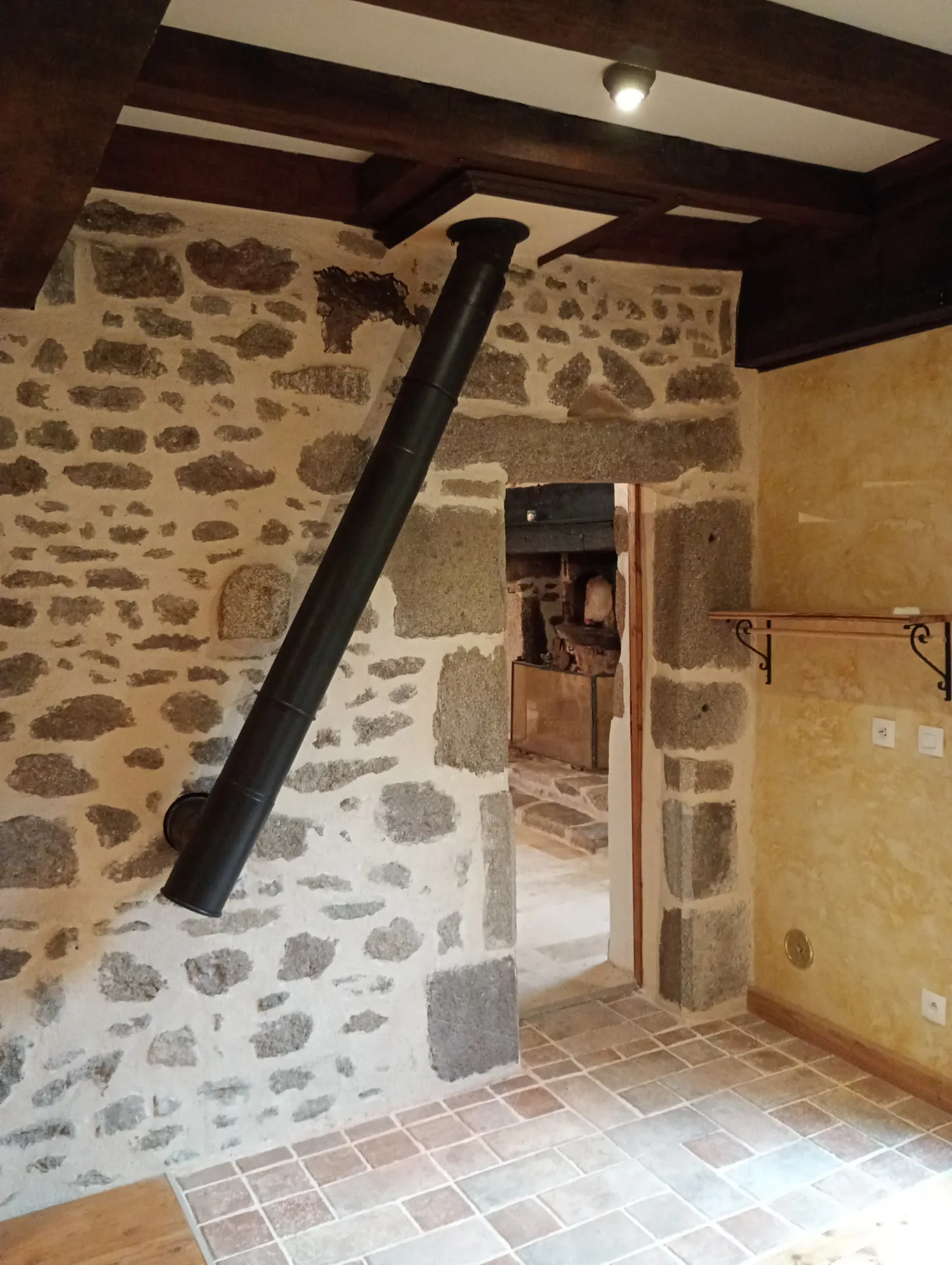 Maison médiévale rénovée de 156 m² dans un hameau paisible près de Guéret 