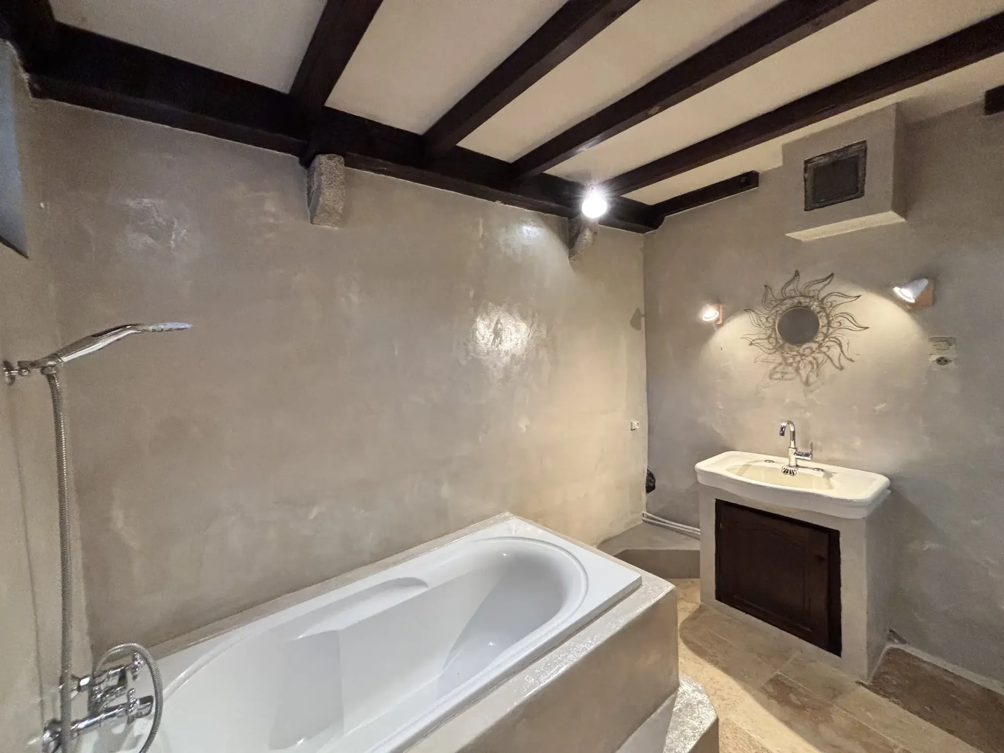 Maison médiévale rénovée de 156 m² dans un hameau paisible près de Guéret 