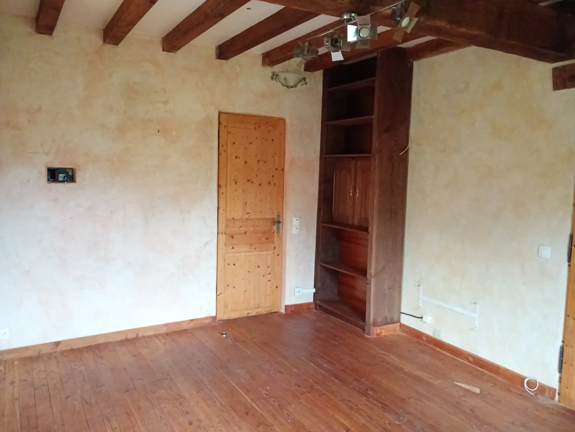 Maison médiévale rénovée de 156 m² dans un hameau paisible près de Guéret 