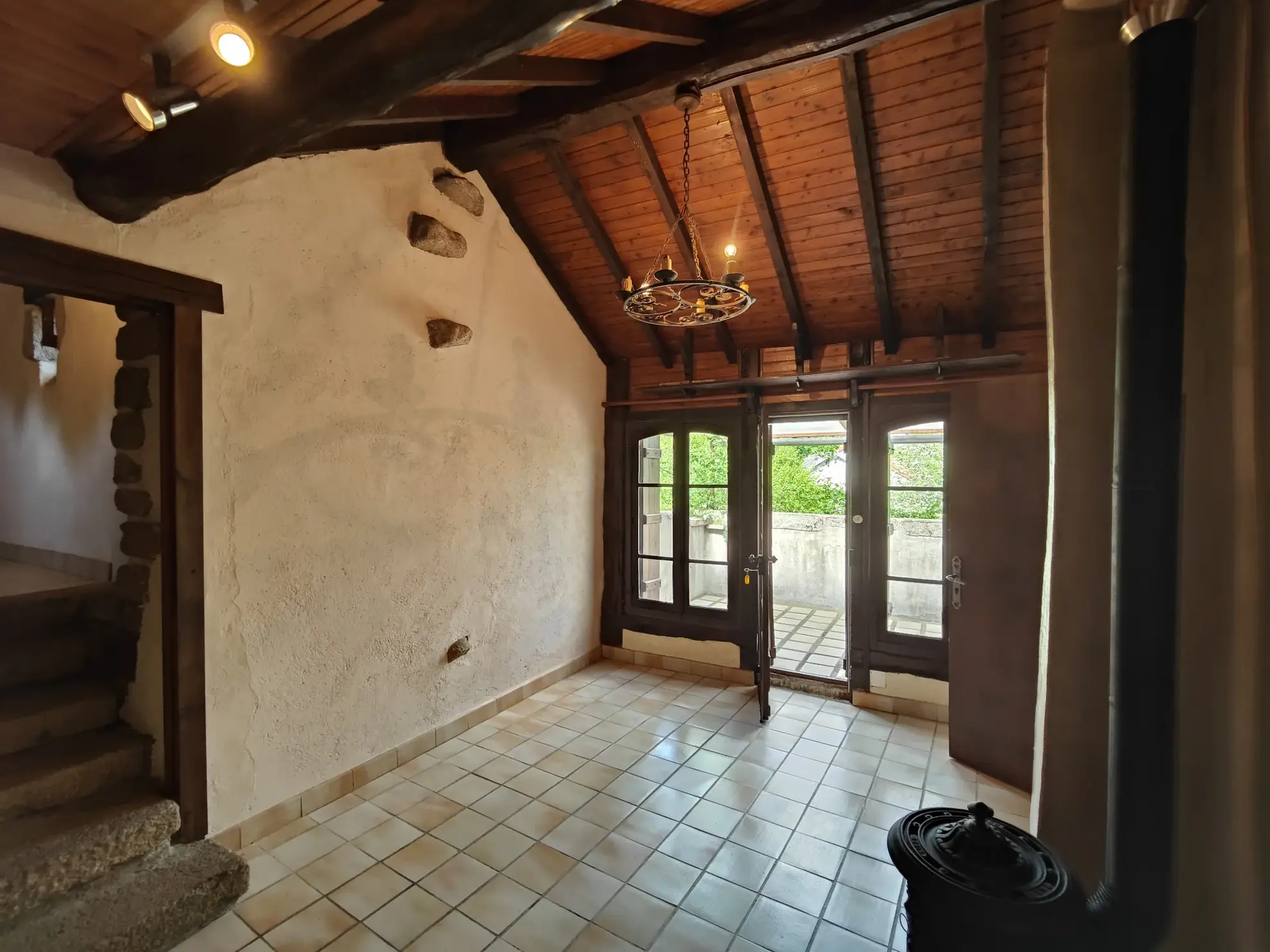 Maison médiévale rénovée de 156 m² dans un hameau paisible près de Guéret 