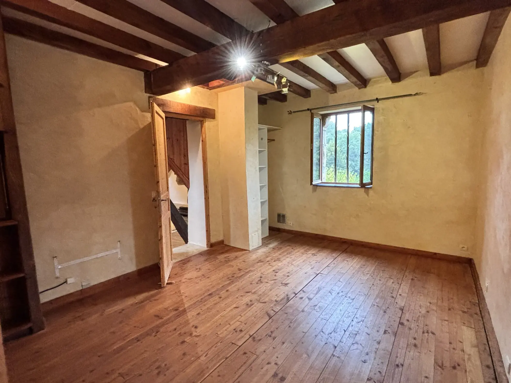 Maison médiévale rénovée de 156 m² dans un hameau paisible près de Guéret 