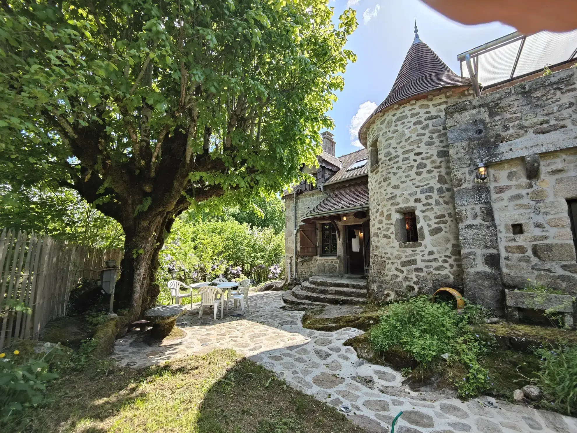Maison médiévale rénovée de 156 m² dans un hameau paisible près de Guéret 