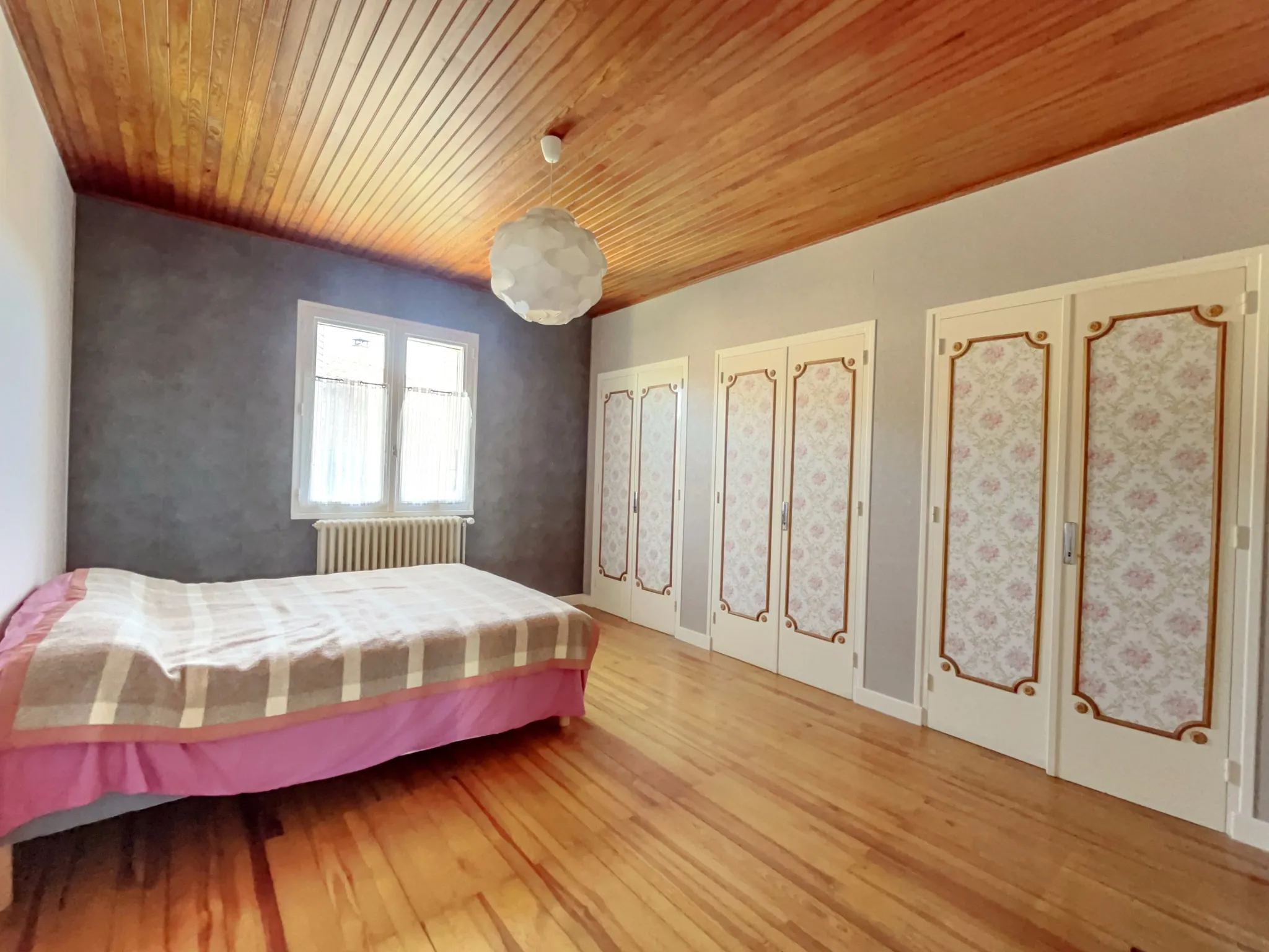 Belle maison de 136 m² avec garage à Plats, vue dégagée sur les montagnes 