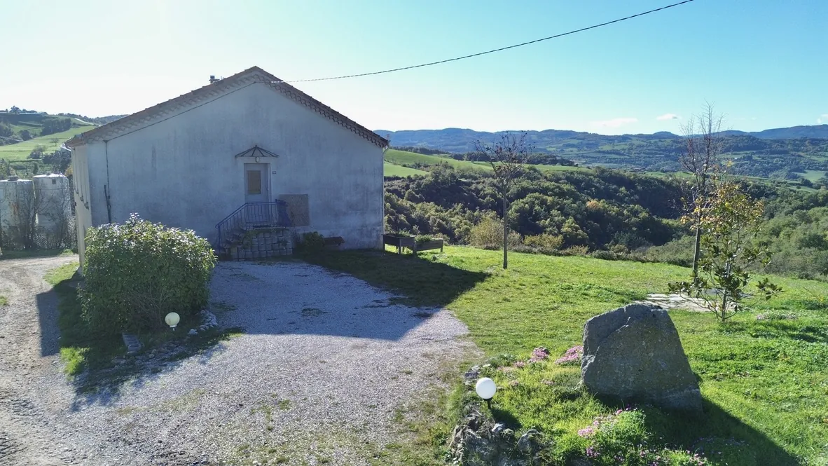 Belle maison de 136 m² avec garage à Plats, vue dégagée sur les montagnes 