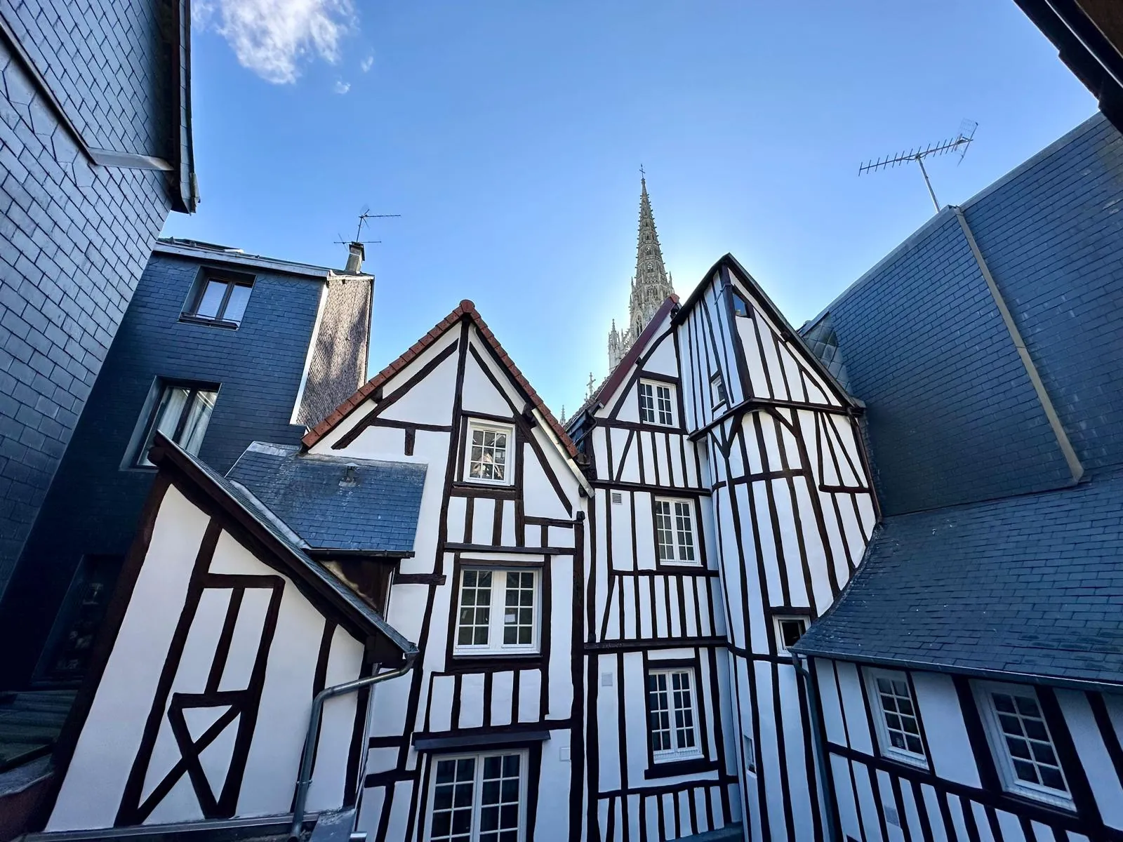 Superbe T2 rénové de 35,7 m² à Rouen, dernier étage, lumineux et idéal pour investisseur ou résident 