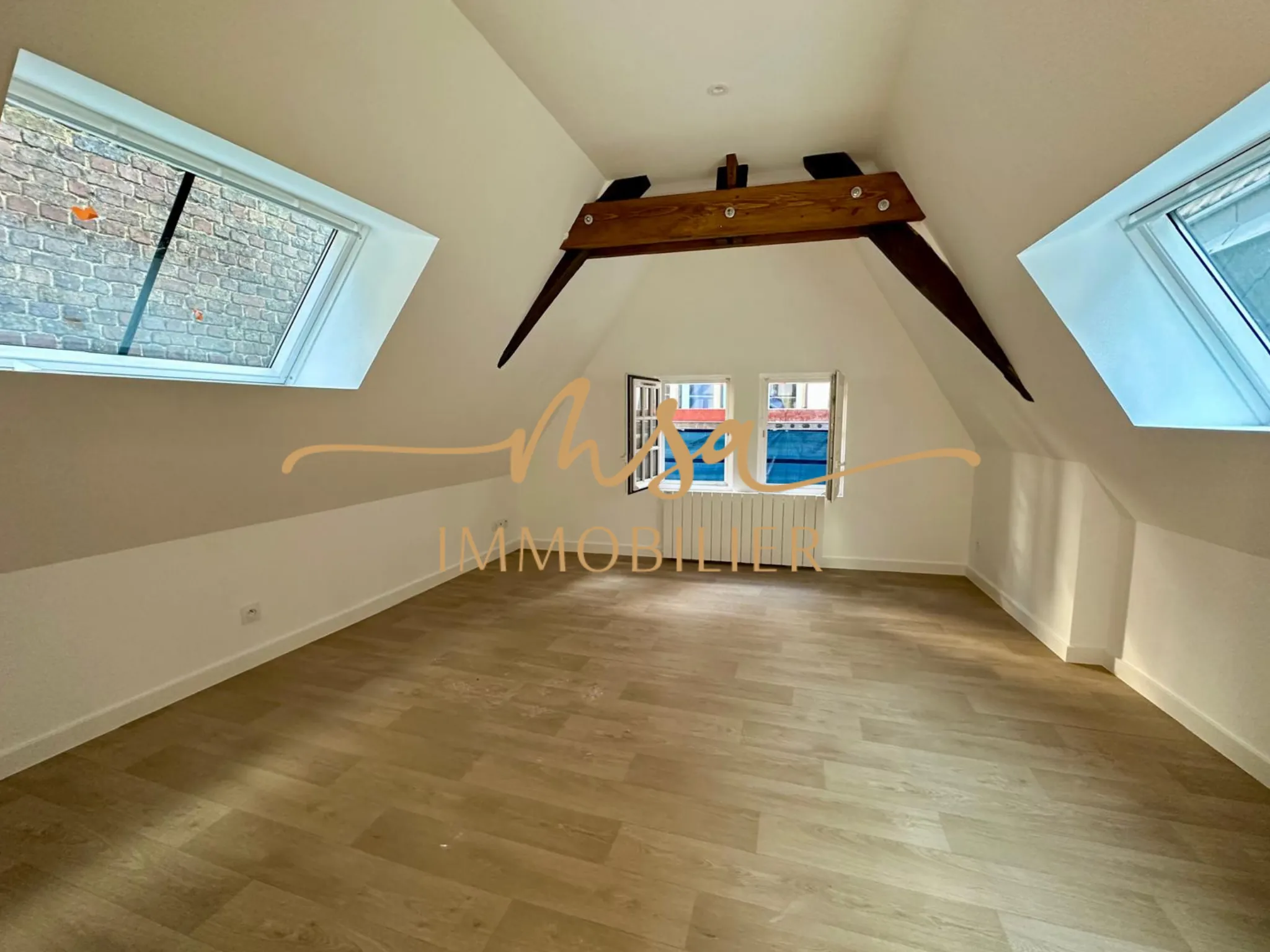 Superbe T2 rénové de 35,7 m² à Rouen, dernier étage, lumineux et idéal pour investisseur ou résident 