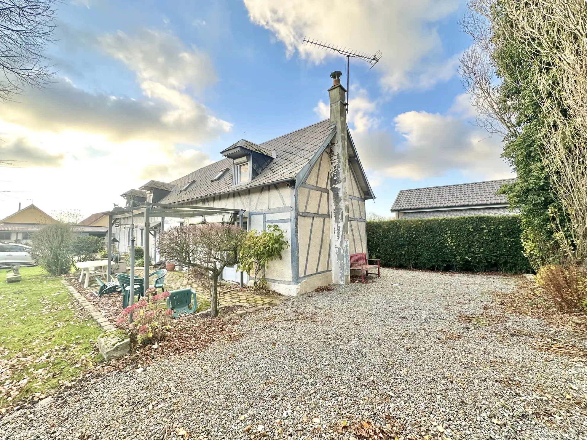 Longère à vendre dans la région de Rouen, 3 chambres, jardin clos, garage – Opportunité à saisir 