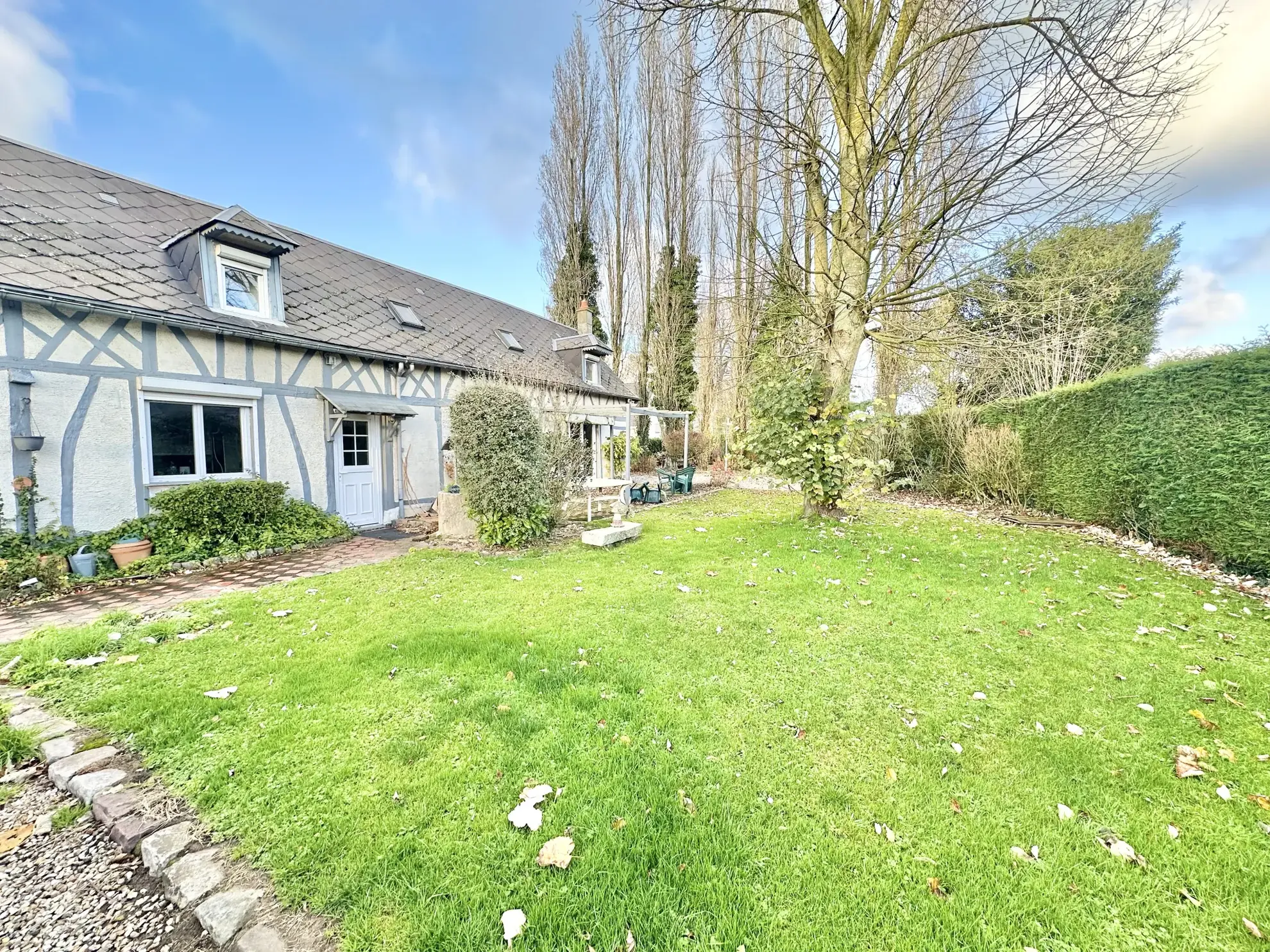 Longère à vendre dans la région de Rouen, 3 chambres, jardin clos, garage – Opportunité à saisir 