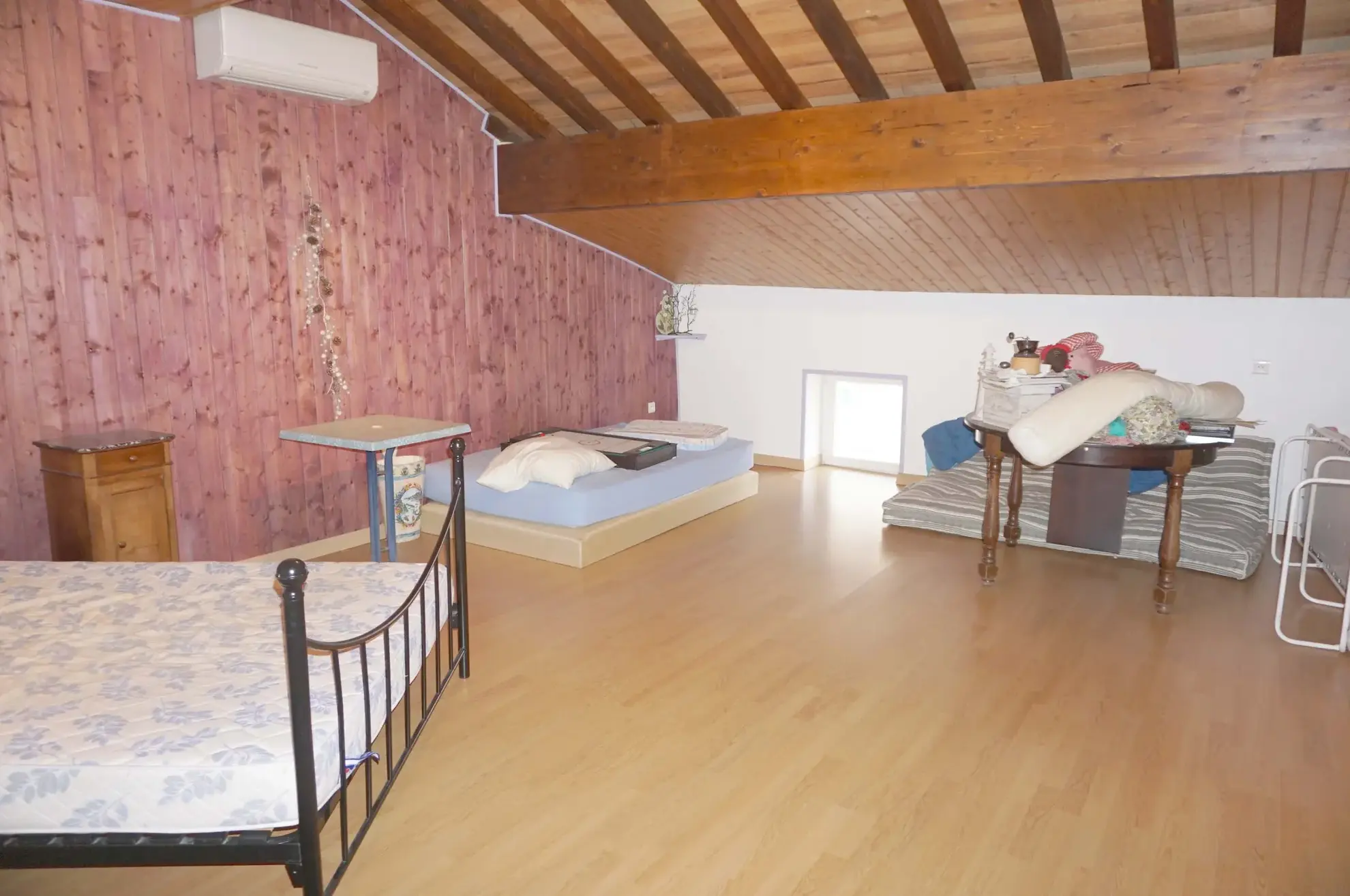 Ensemble immobilier à Matour avec commerce et appartement en duplex 