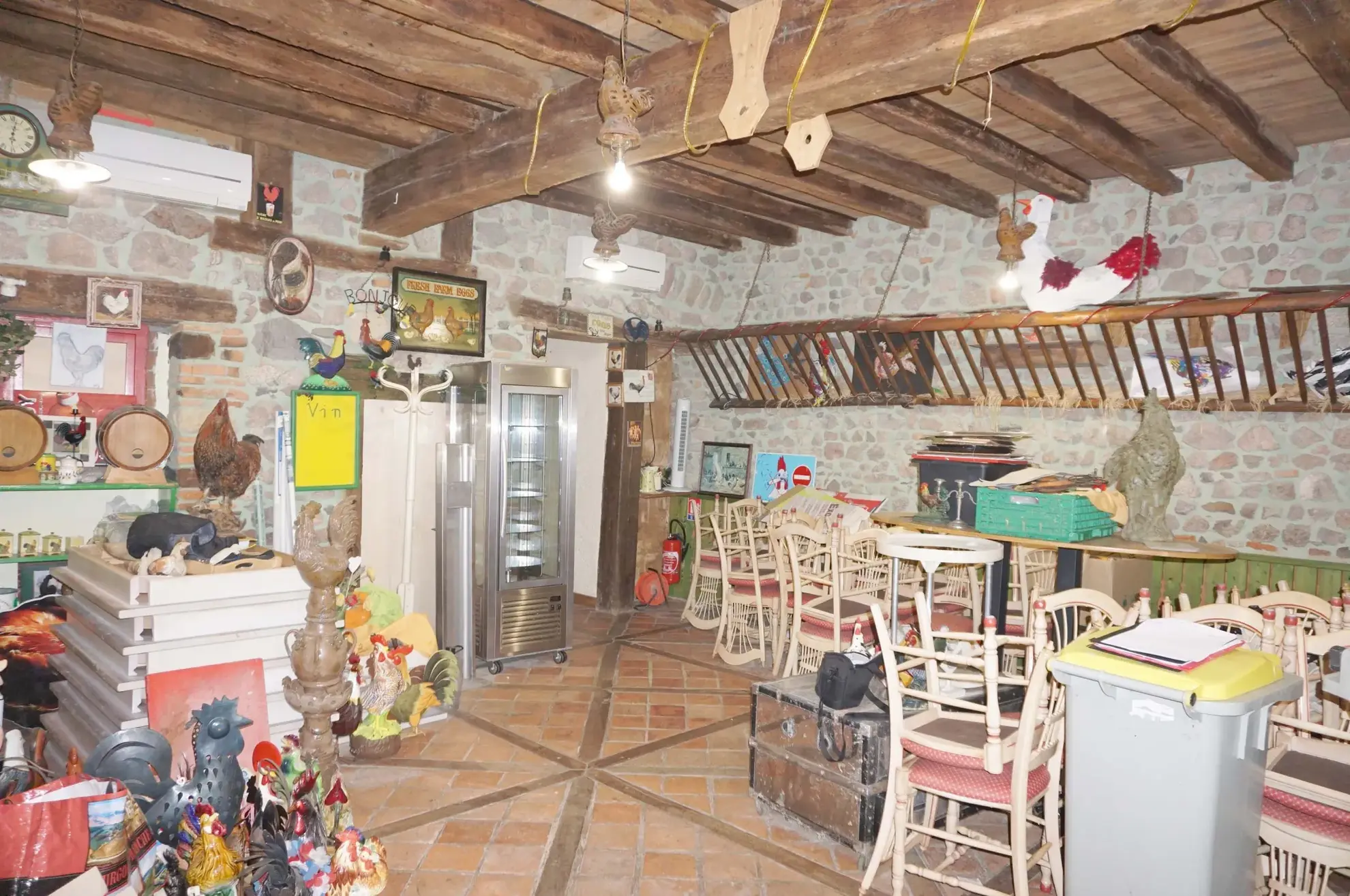 Ensemble immobilier à Matour avec commerce et appartement en duplex 