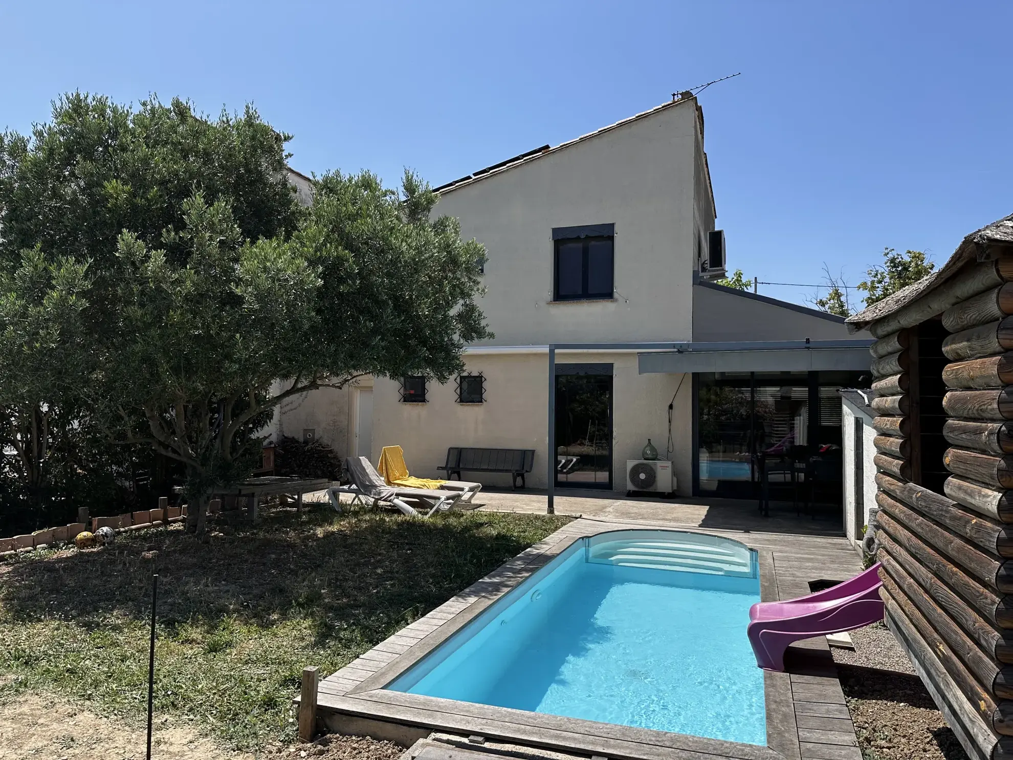 Belle maison avec piscine, jardin et garage proche de Carcassonne