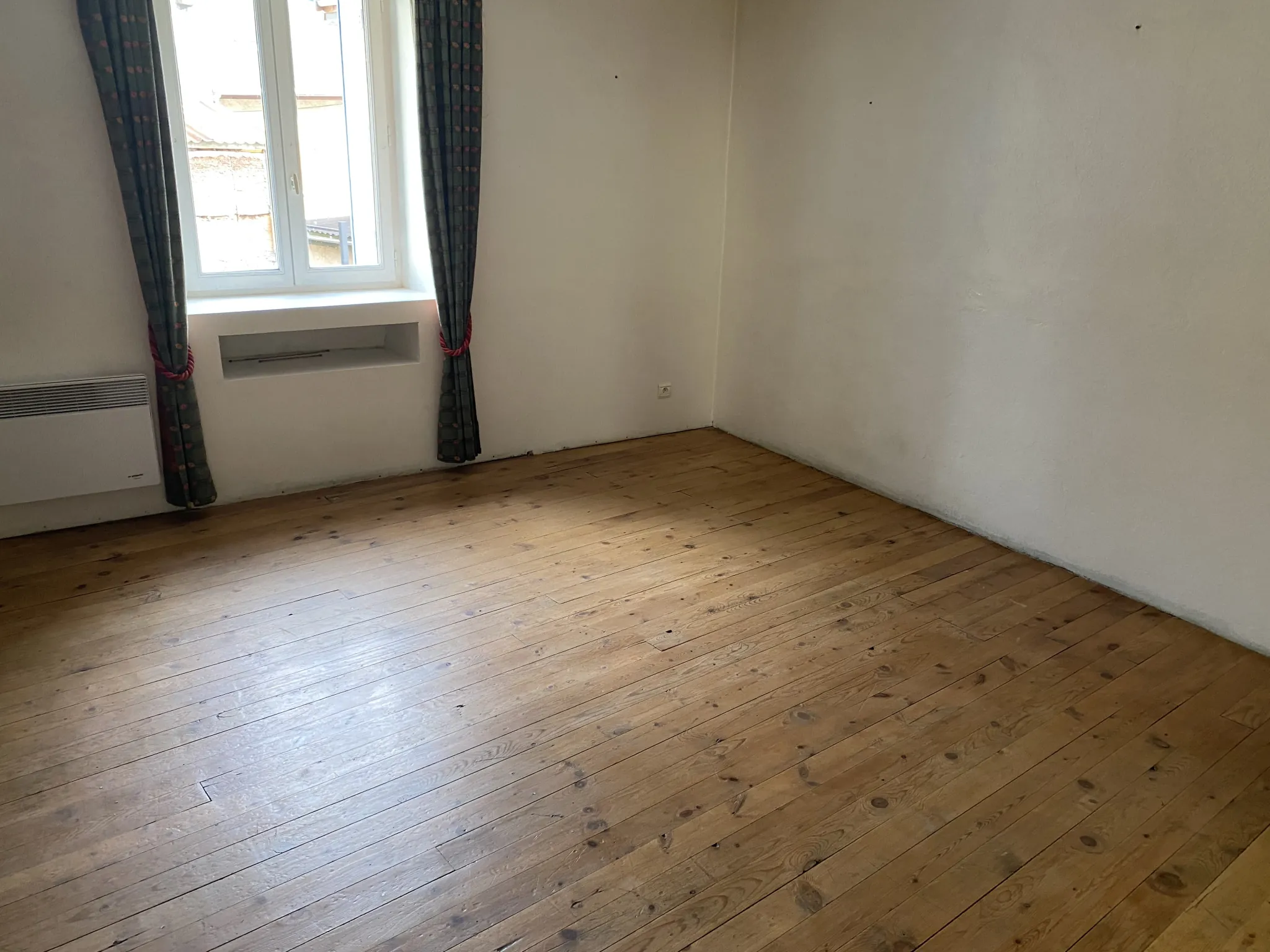 Charmante maison de village à Villarodin Bourget avec jardin et plusieurs appartements 