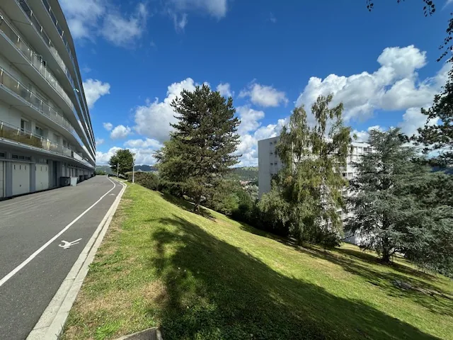 Appartement T4 avec balcon, garage et cave à Firminy - Investissement ou résidence principale 