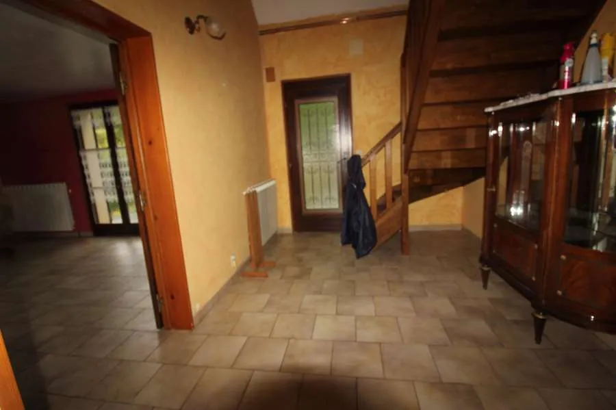 Grande maison indépendante familiale à Corvol l'Orgueilleux avec terrain de 2783 m² 