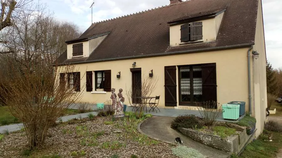 Grande maison indépendante familiale à Corvol l'Orgueilleux avec terrain de 2783 m²