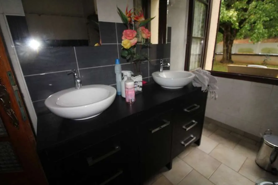 Grande maison indépendante familiale à Corvol l'Orgueilleux avec terrain de 2783 m² 