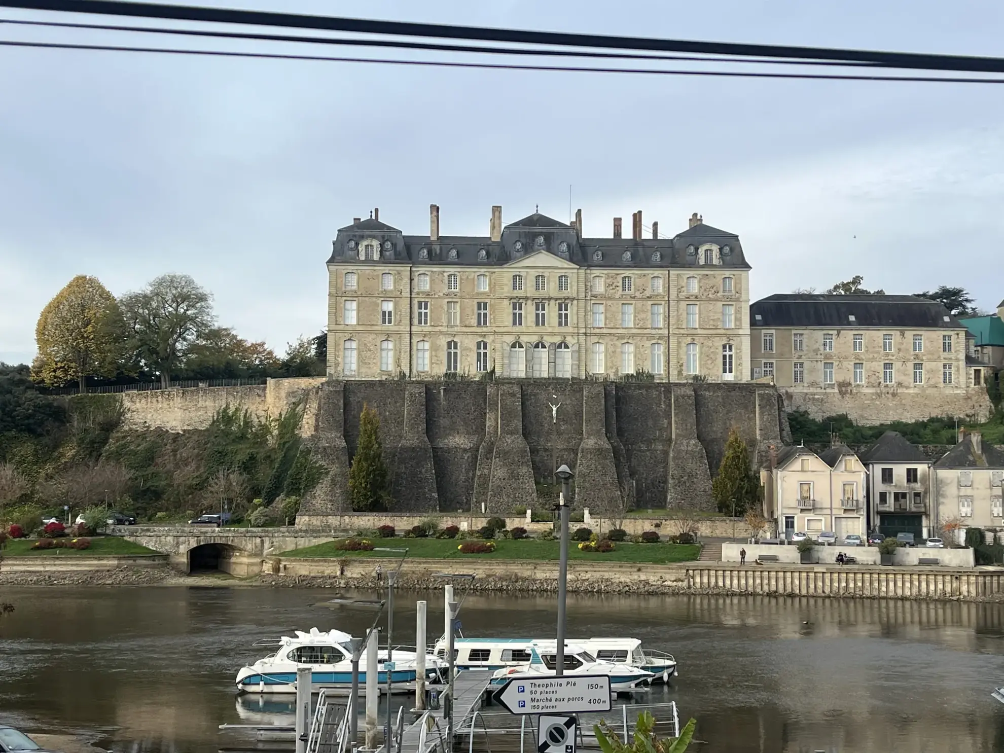 Charmante maison de 117 m² avec terrasse en centre-ville de Sablé-sur-Sarthe 