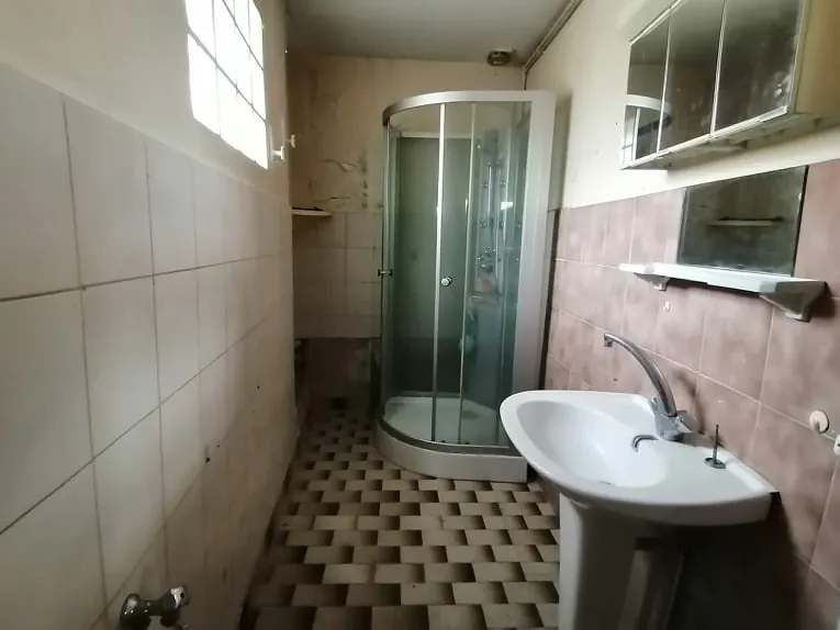 Maison de bourg avec dépendances à rénover à Saint-Gal-sur-Sioule 