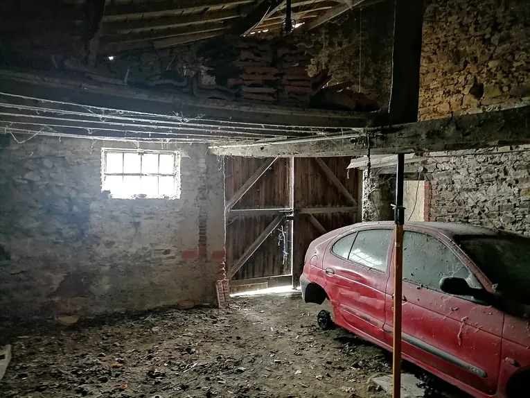 Maison de bourg avec dépendances à rénover à Saint-Gal-sur-Sioule 