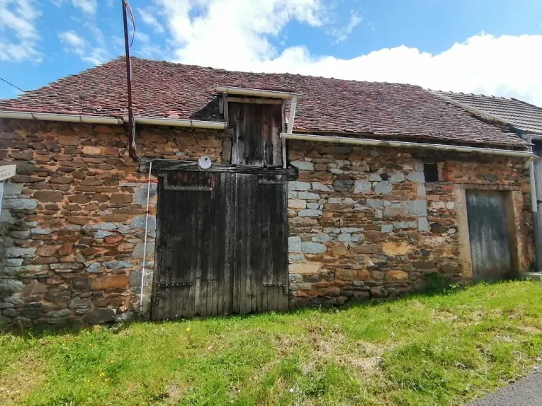 Maison de bourg avec dépendances à rénover à Saint-Gal-sur-Sioule 