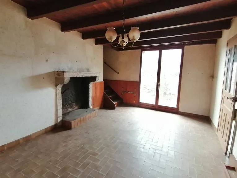 Maison de bourg avec dépendances à rénover à Saint-Gal-sur-Sioule 