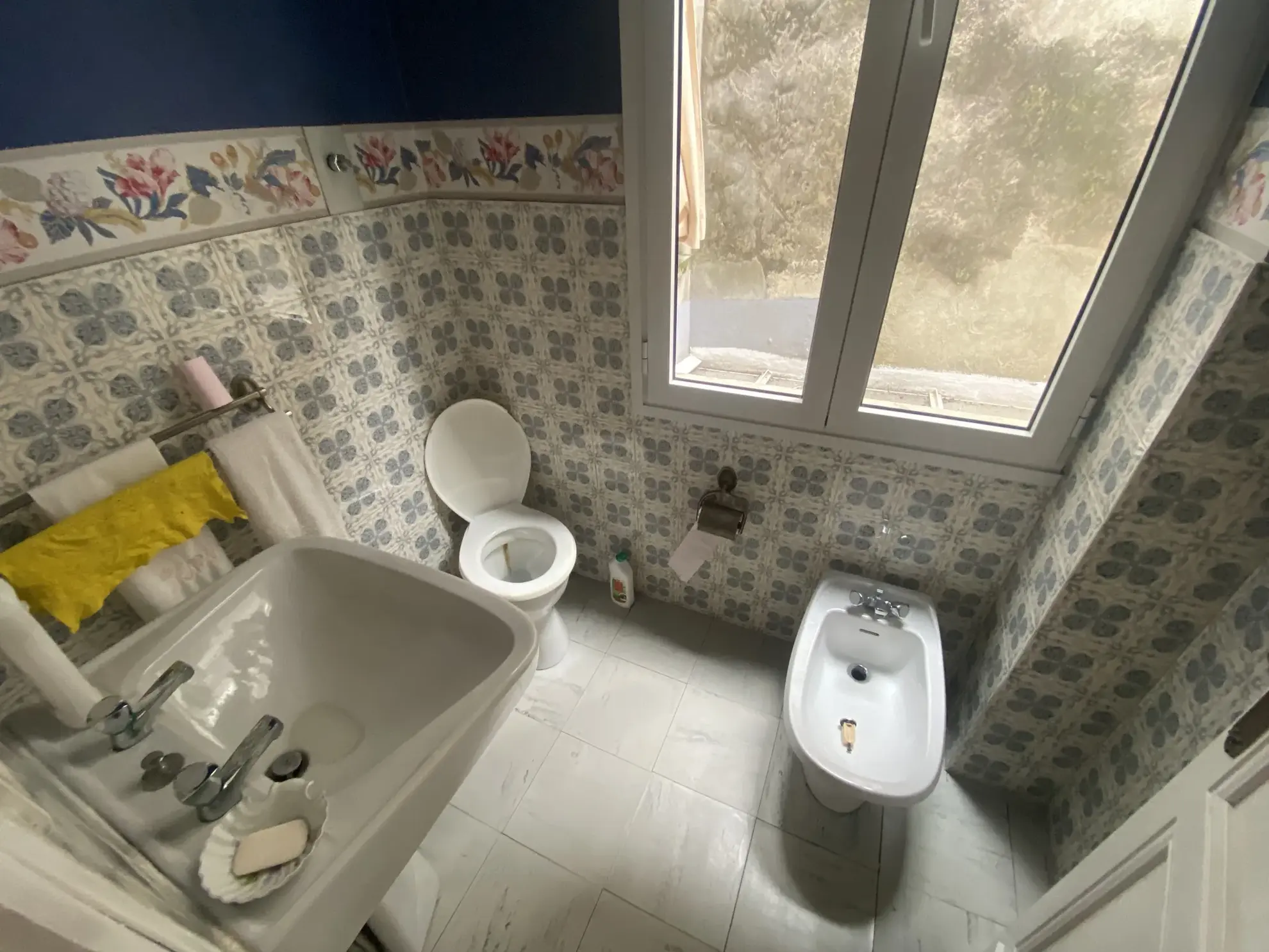 Bel immeuble de ville de 250 m² avec terrasse et local commercial à La Réole 