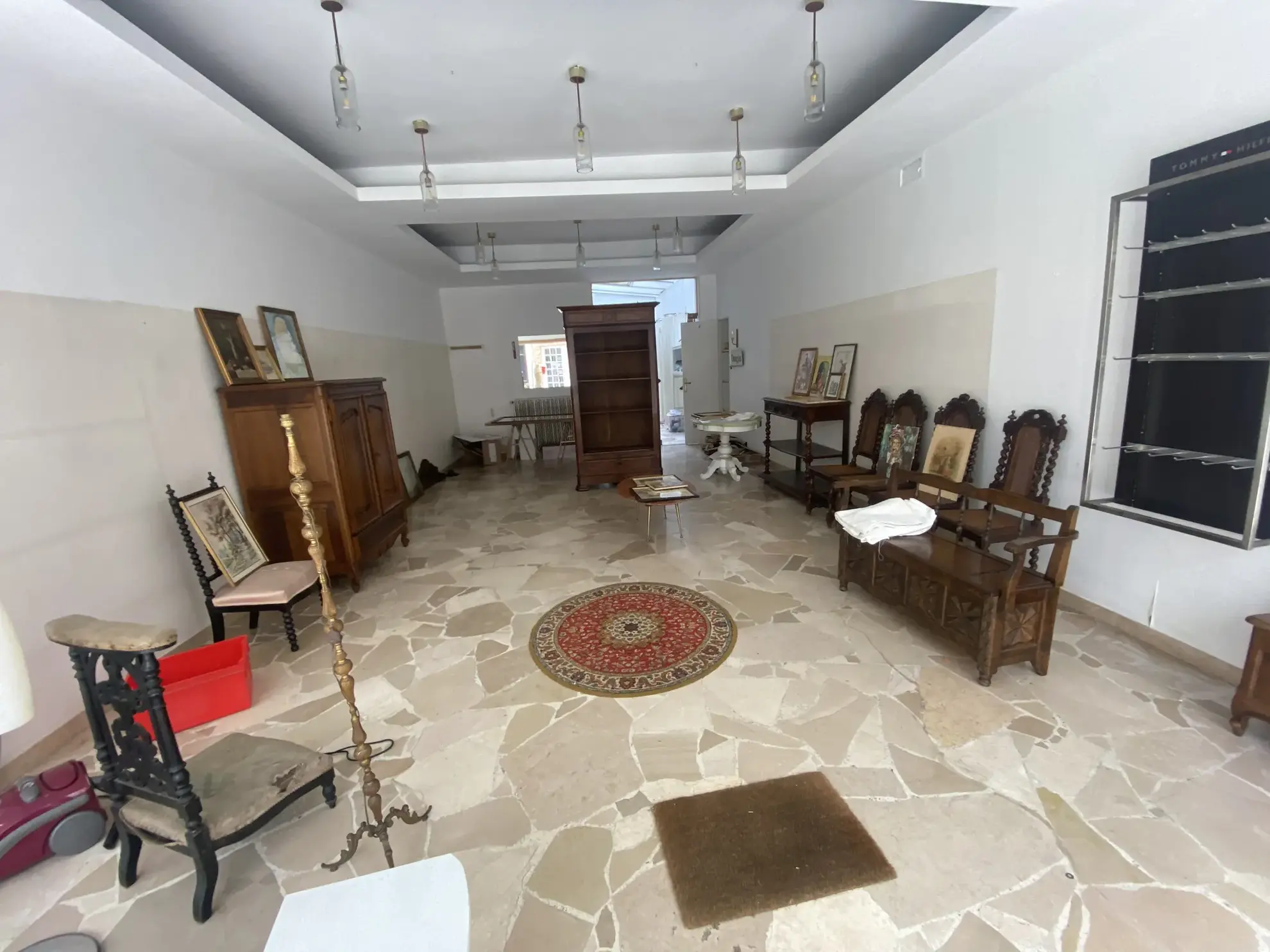 Bel immeuble de ville de 250 m² avec terrasse et local commercial à La Réole 