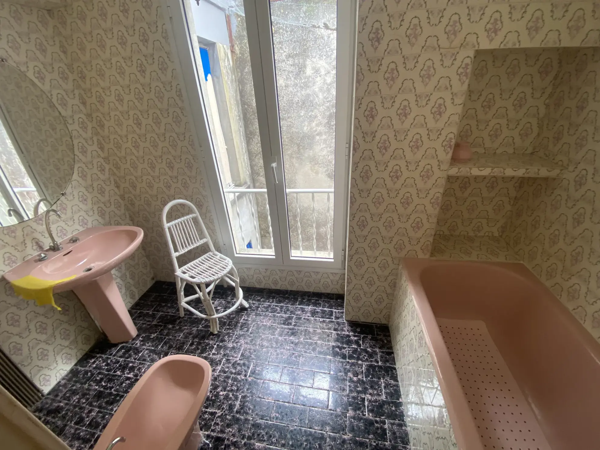 Bel immeuble de ville de 250 m² avec terrasse et local commercial à La Réole 