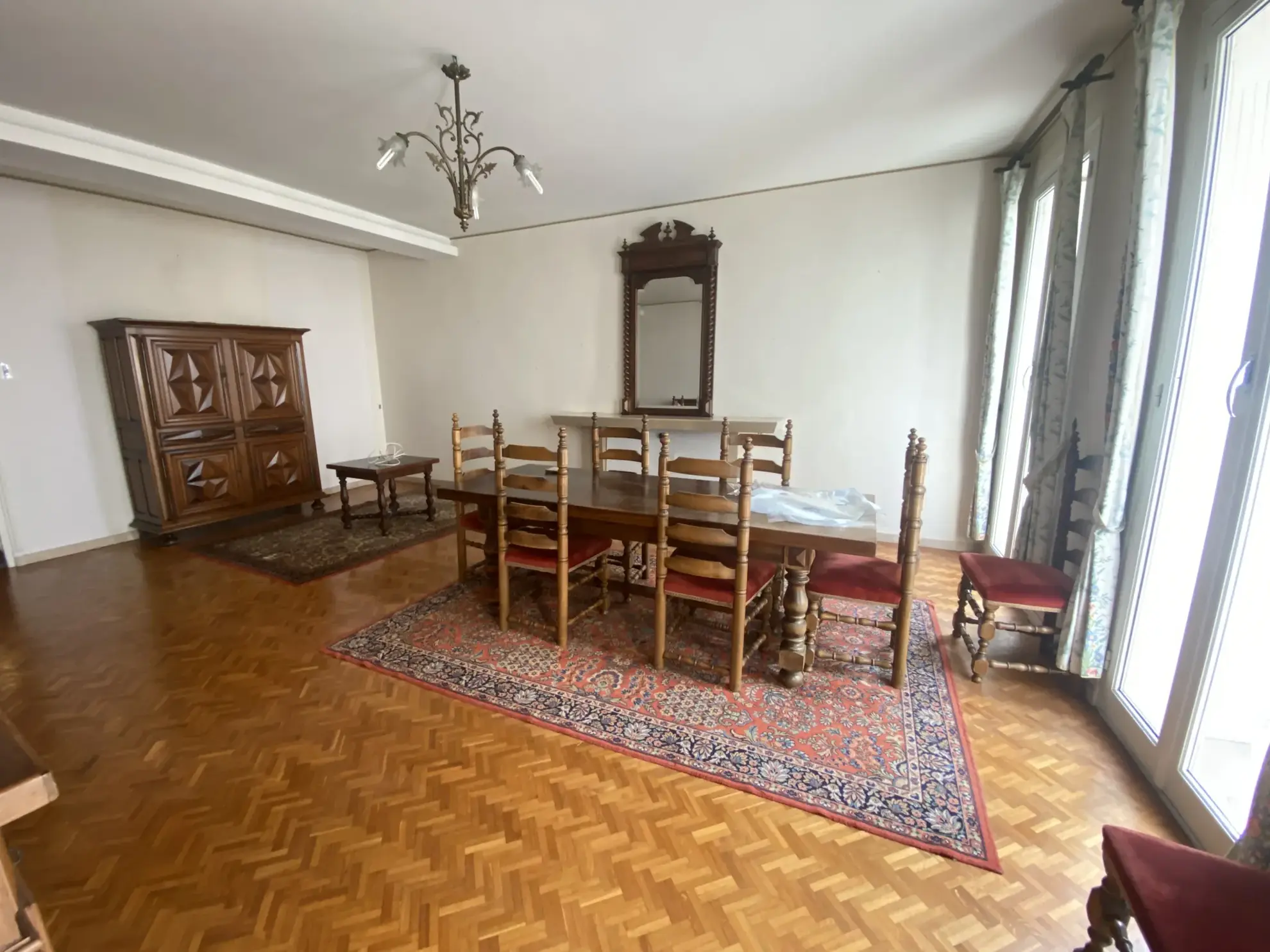 Bel immeuble de ville de 250 m² avec terrasse et local commercial à La Réole 