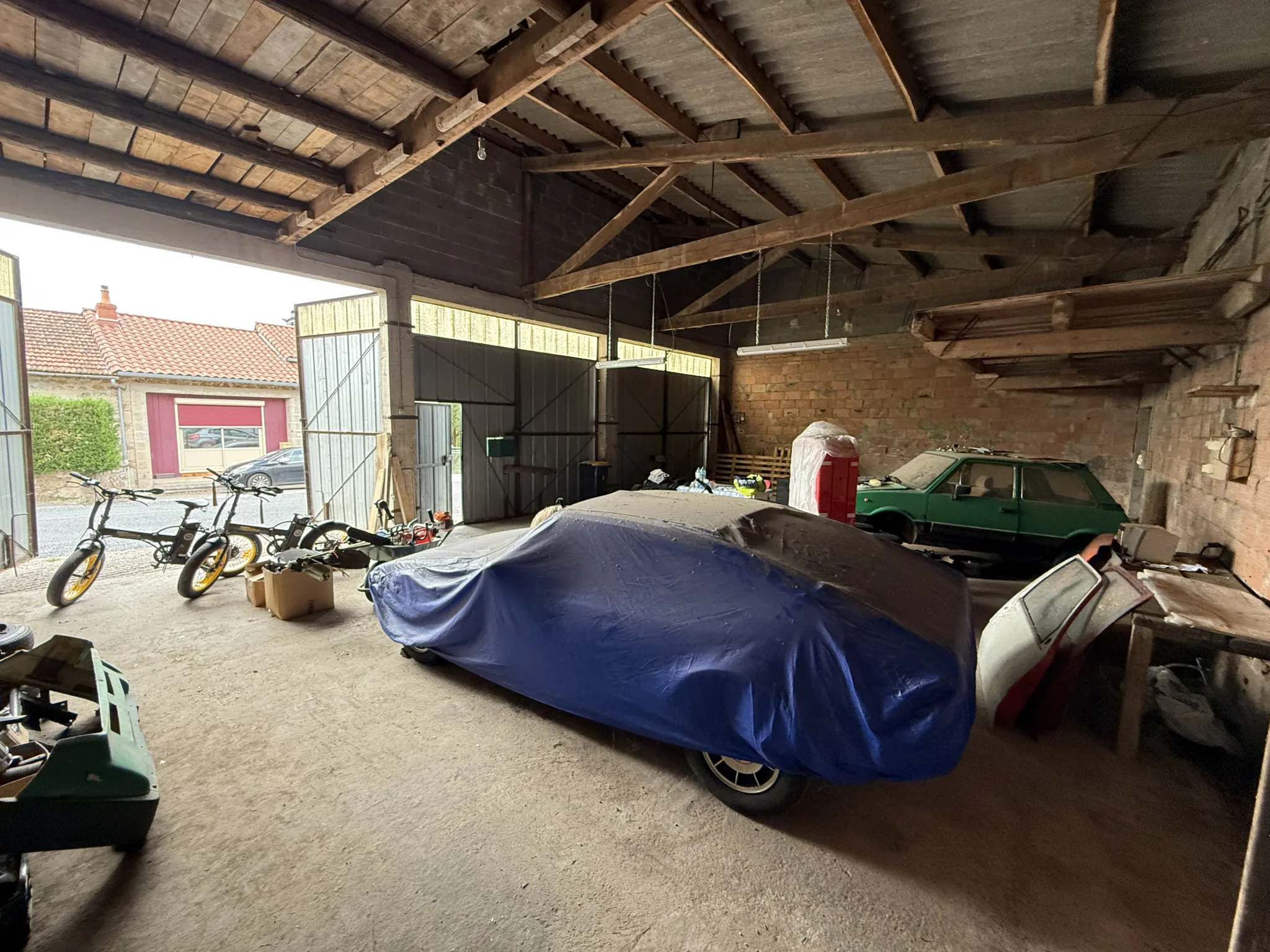 Depot avec hangar et terrain constructible à Saint Affrique - Opportunité à saisir 