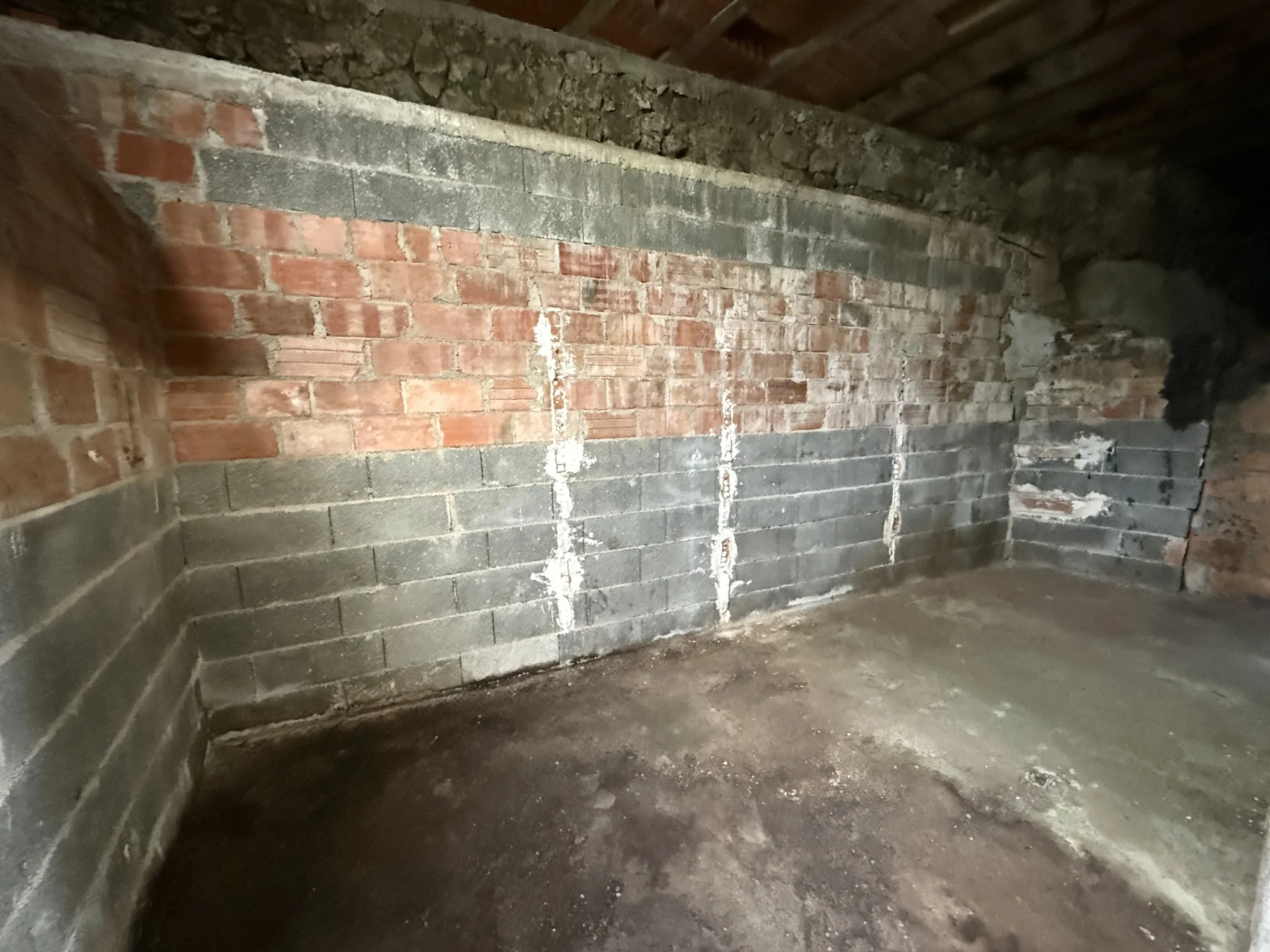 Depot avec hangar et terrain constructible à Saint Affrique - Opportunité à saisir 