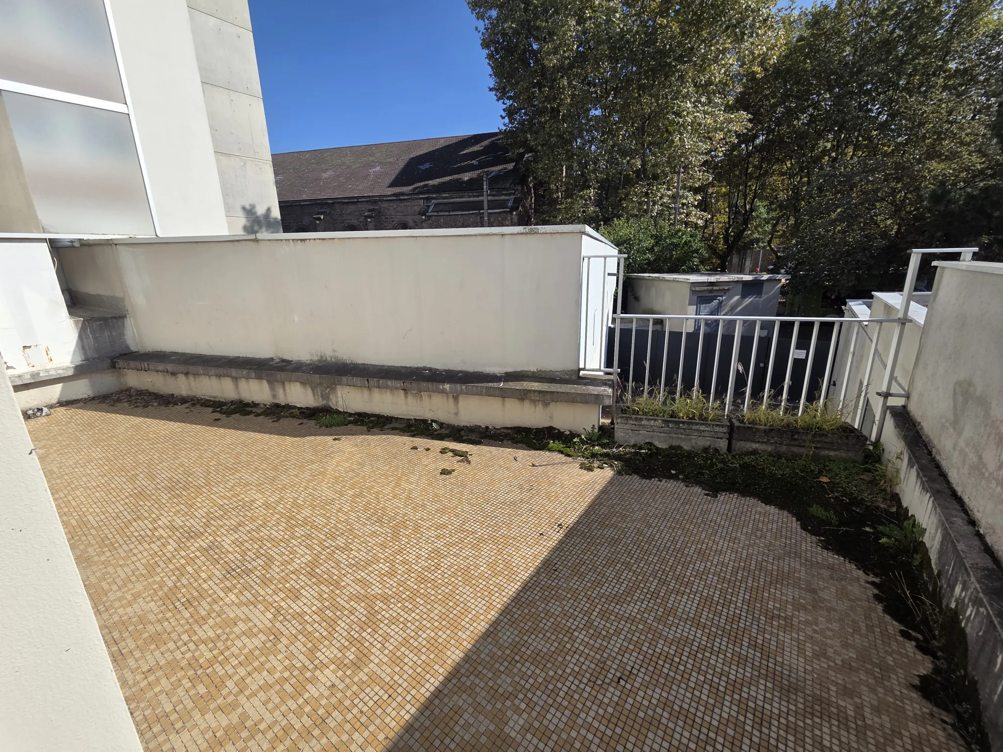 Appartement traversant de 78 m² avec terrasse et balcon à Saint-Étienne