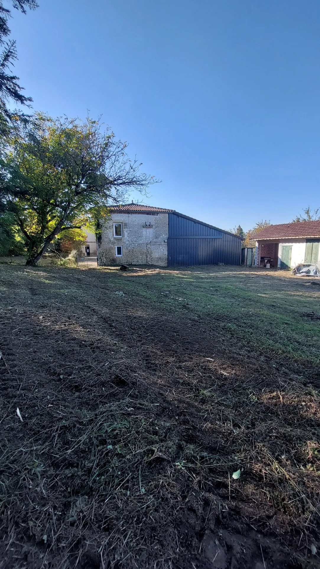 Villa ancienne de 228 m² avec dépendances et jardin près de La Réole 