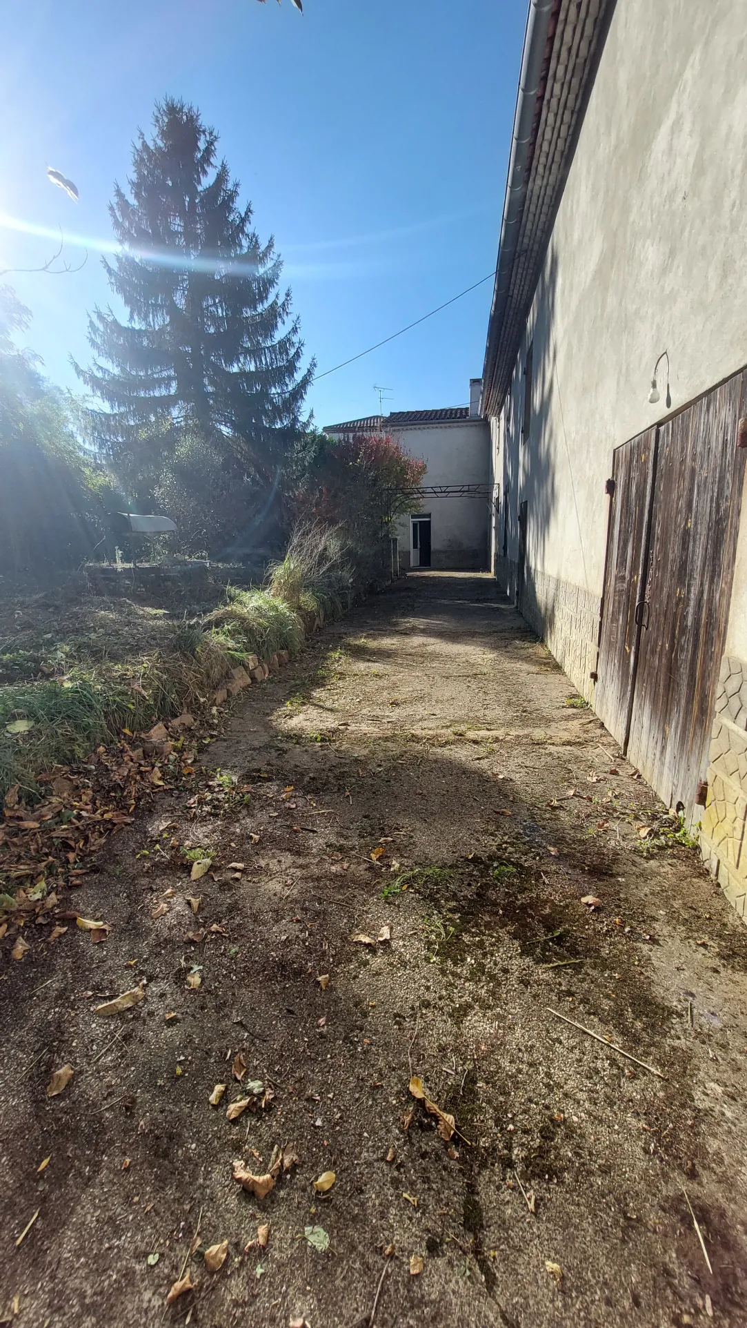 Villa ancienne de 228 m² avec dépendances et jardin près de La Réole 