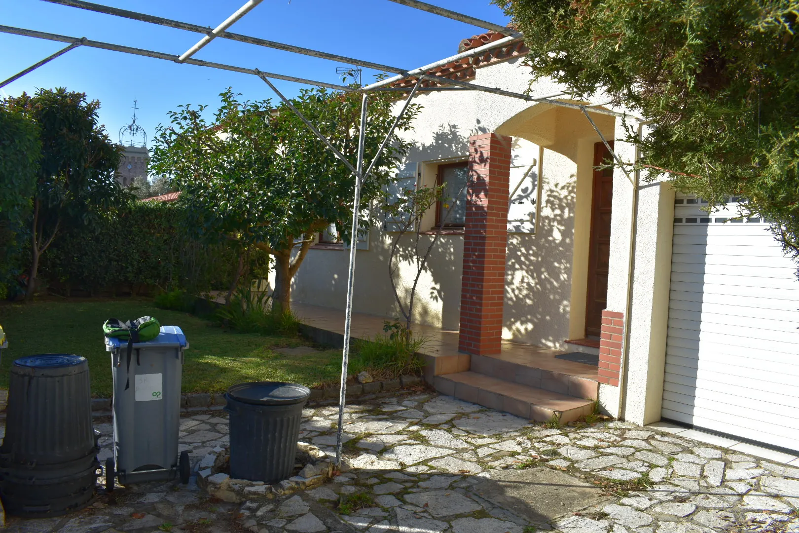 Villa 3 faces de plain-pied à Theza avec garage et pièce aménageable