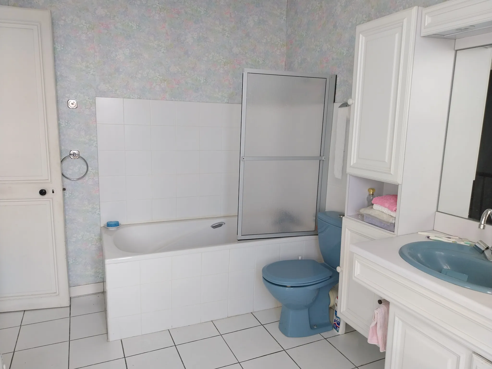 Maison de caractère à Cognac près de la Place François 1er avec cour et cheminée 