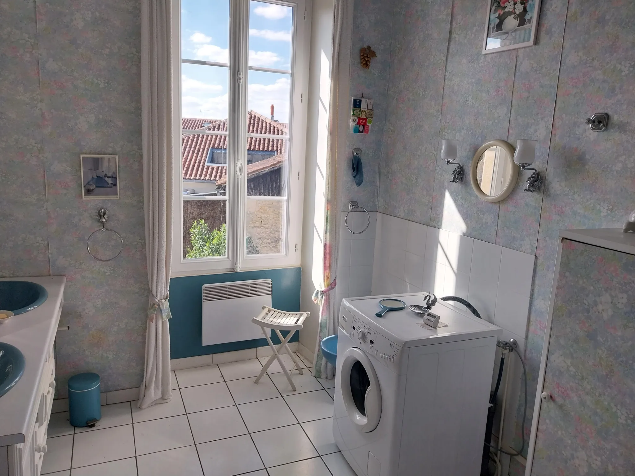 Maison de caractère à Cognac près de la Place François 1er avec cour et cheminée 