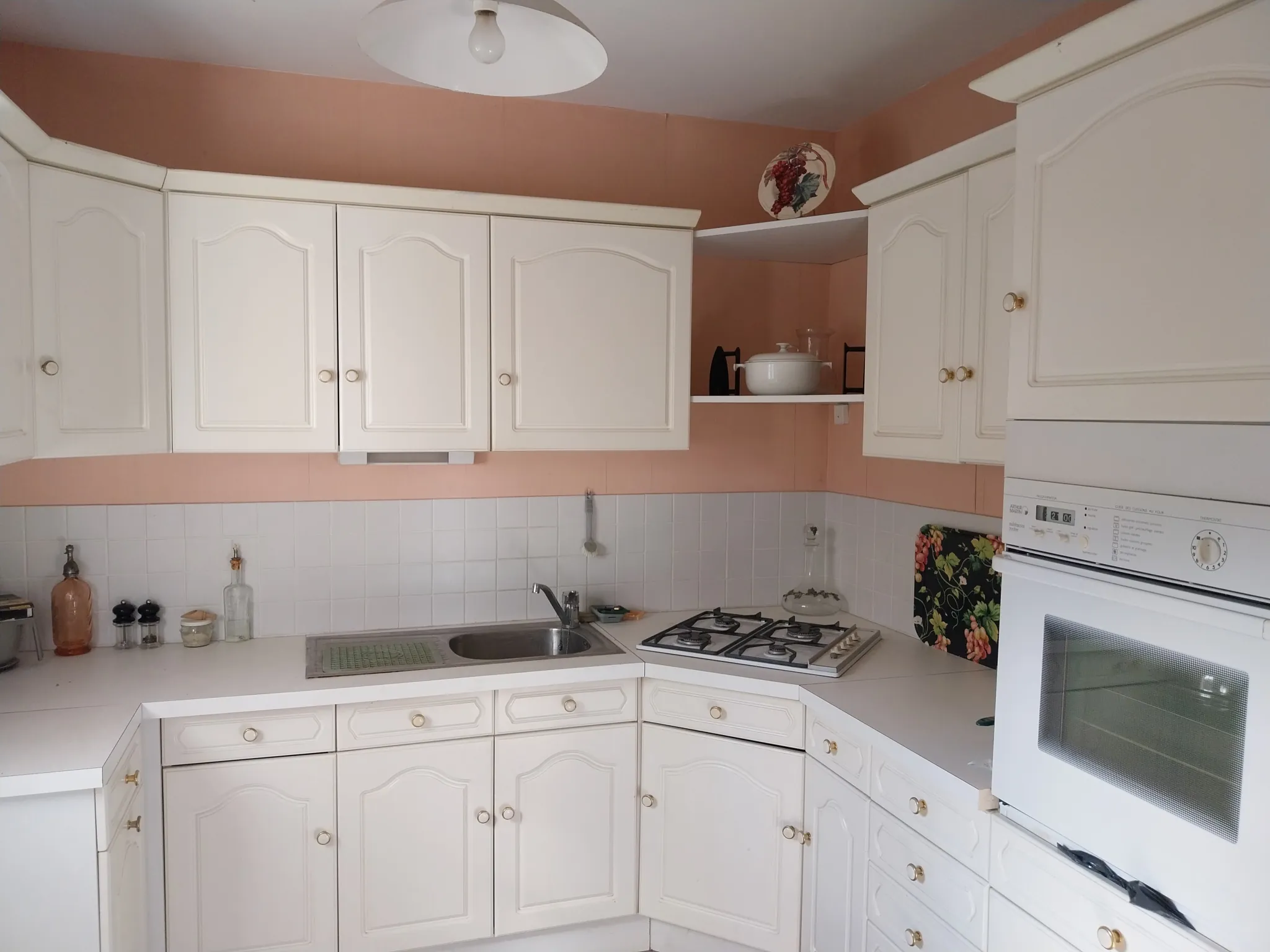 Maison de caractère à Cognac près de la Place François 1er avec cour et cheminée 