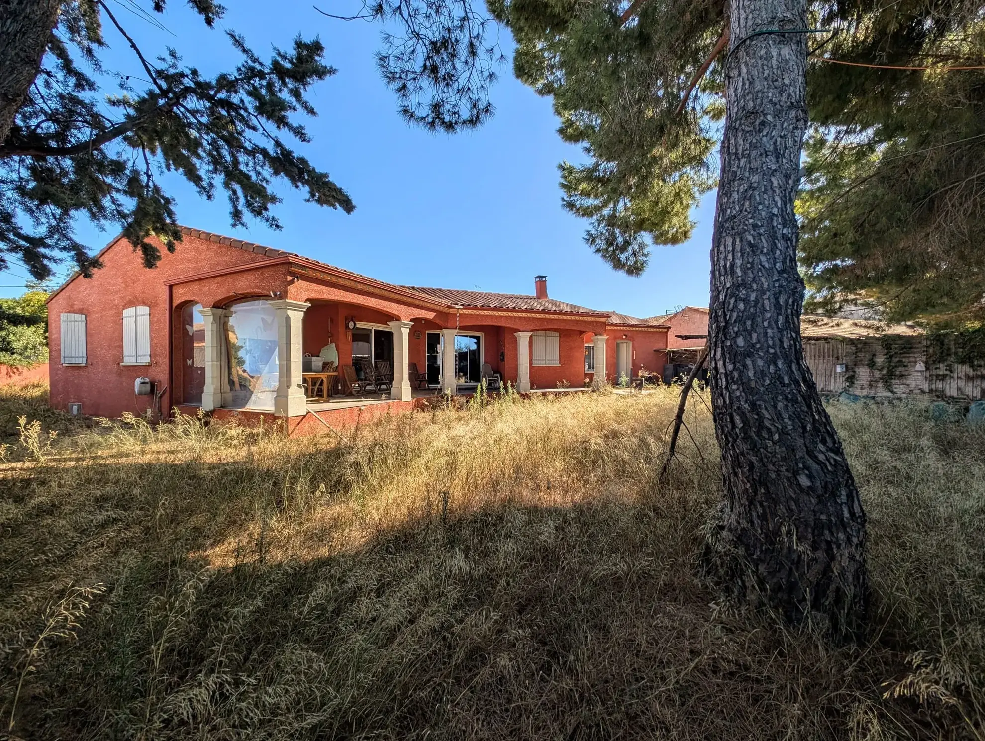 Villa d'architecte contemporaine à Mailhac avec jardin et terrasse