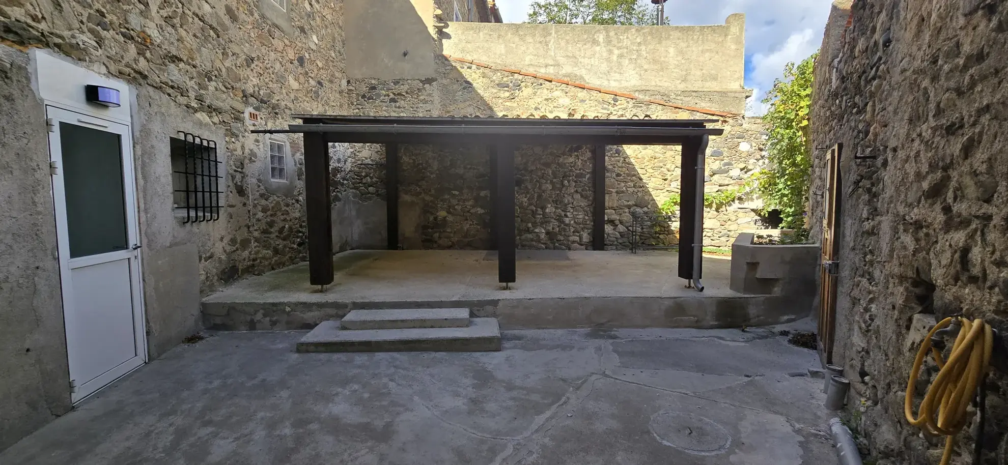 Immeuble de rapport à vendre à Latour-de-France - Opportunité investisseur 