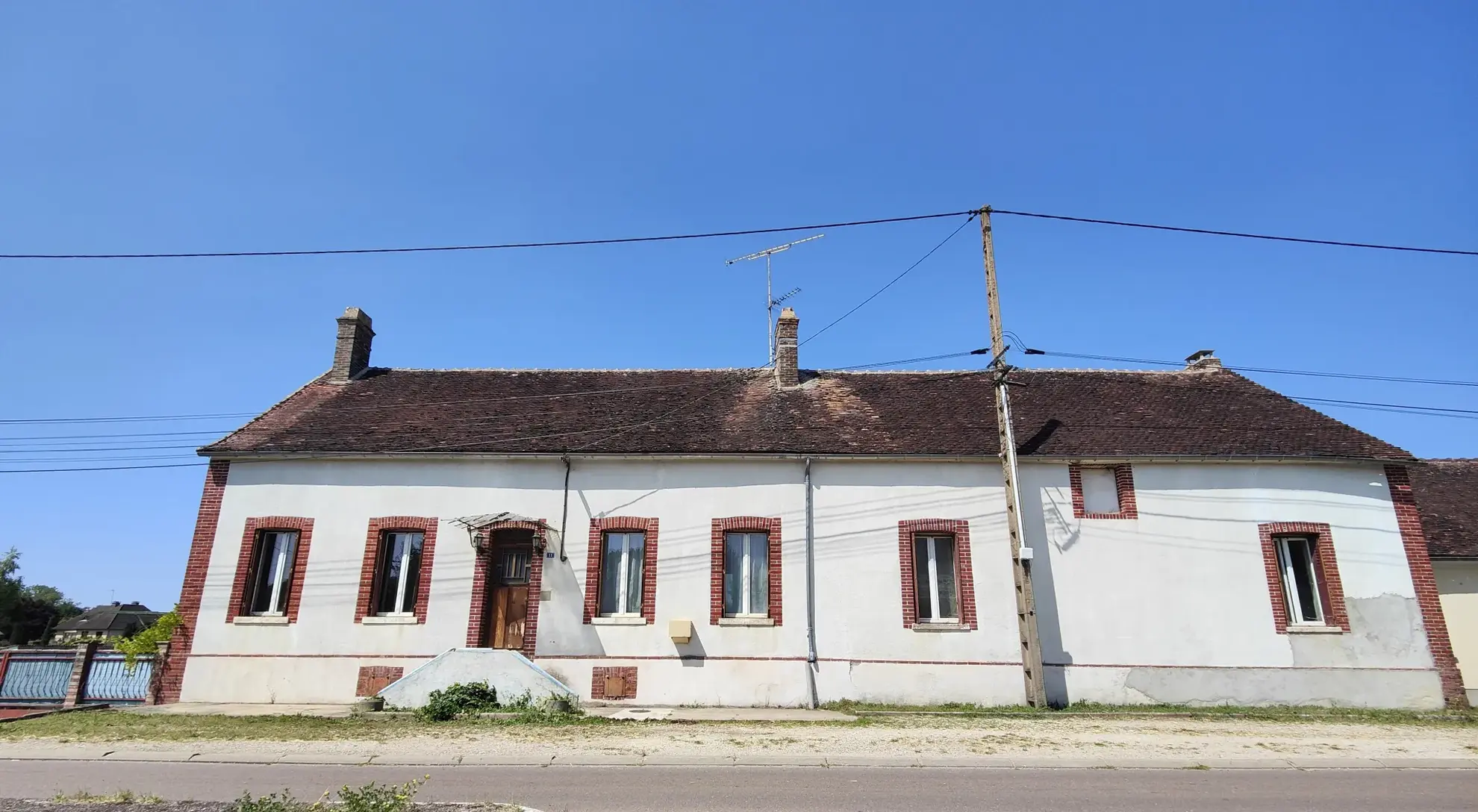 Maison familiale avec atelier, cave et jardin à Esnon - 5 pièces
